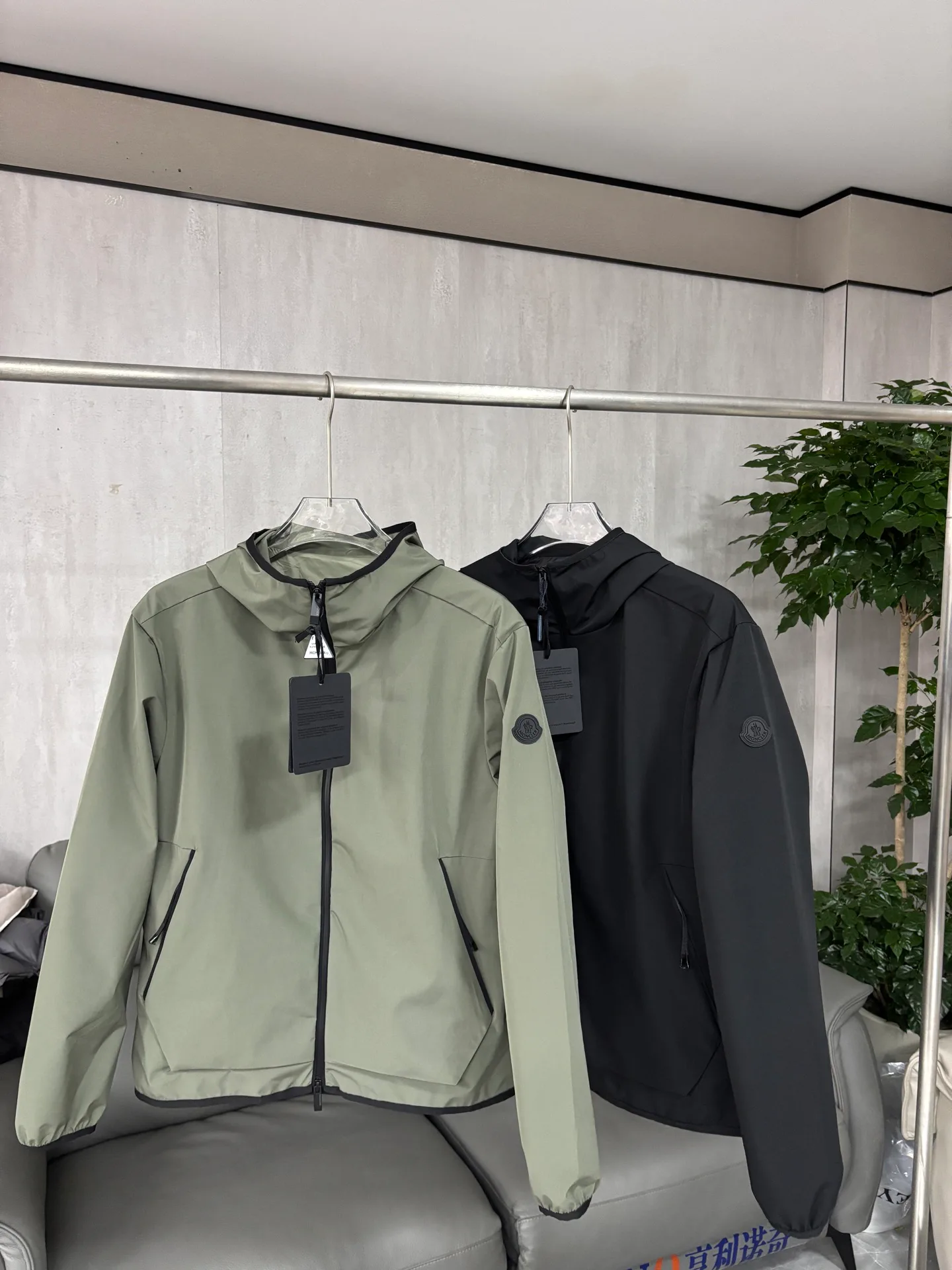 Куртки И Пуховики Женские Moncler 11459432