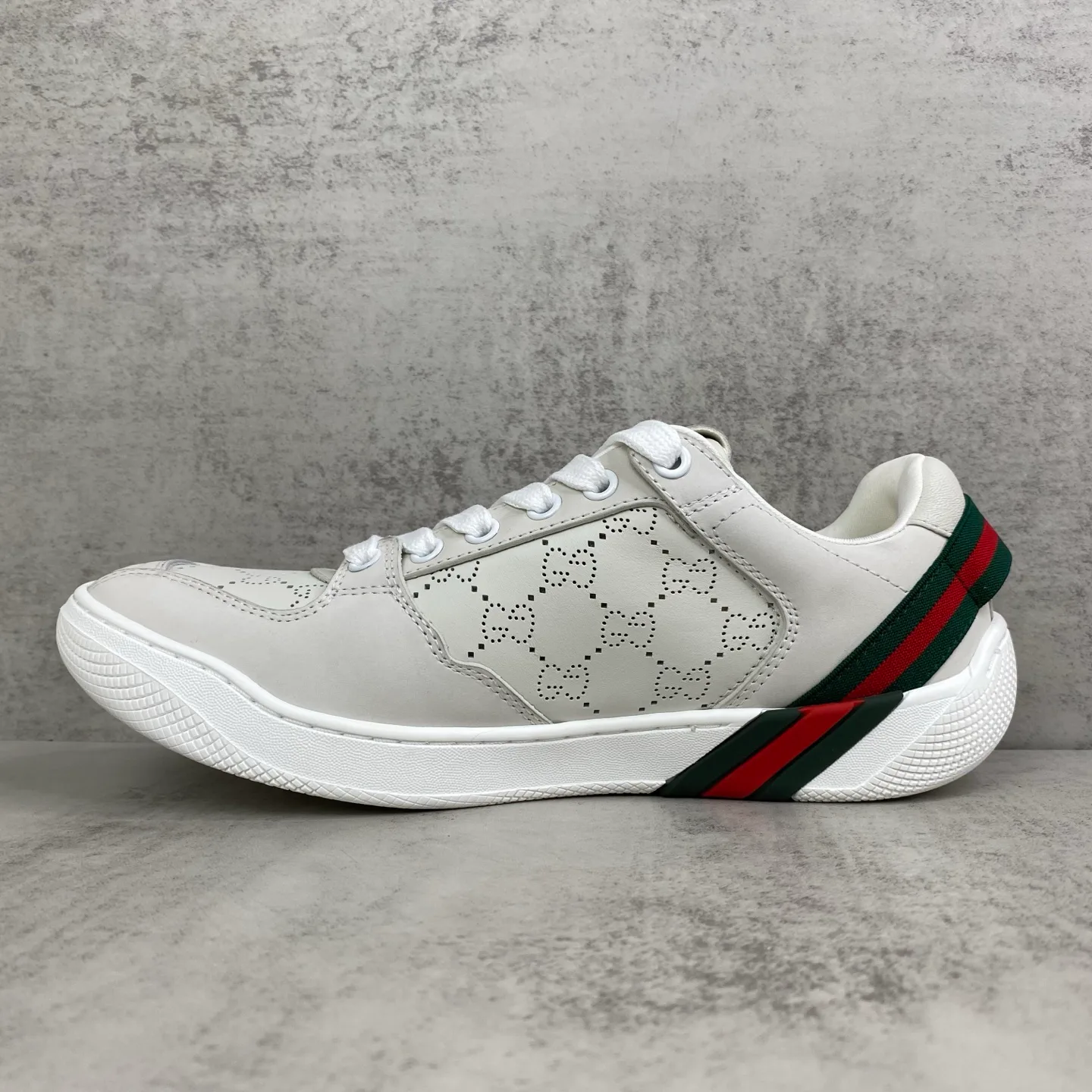 Кроссовки Женские Gucci 18437399