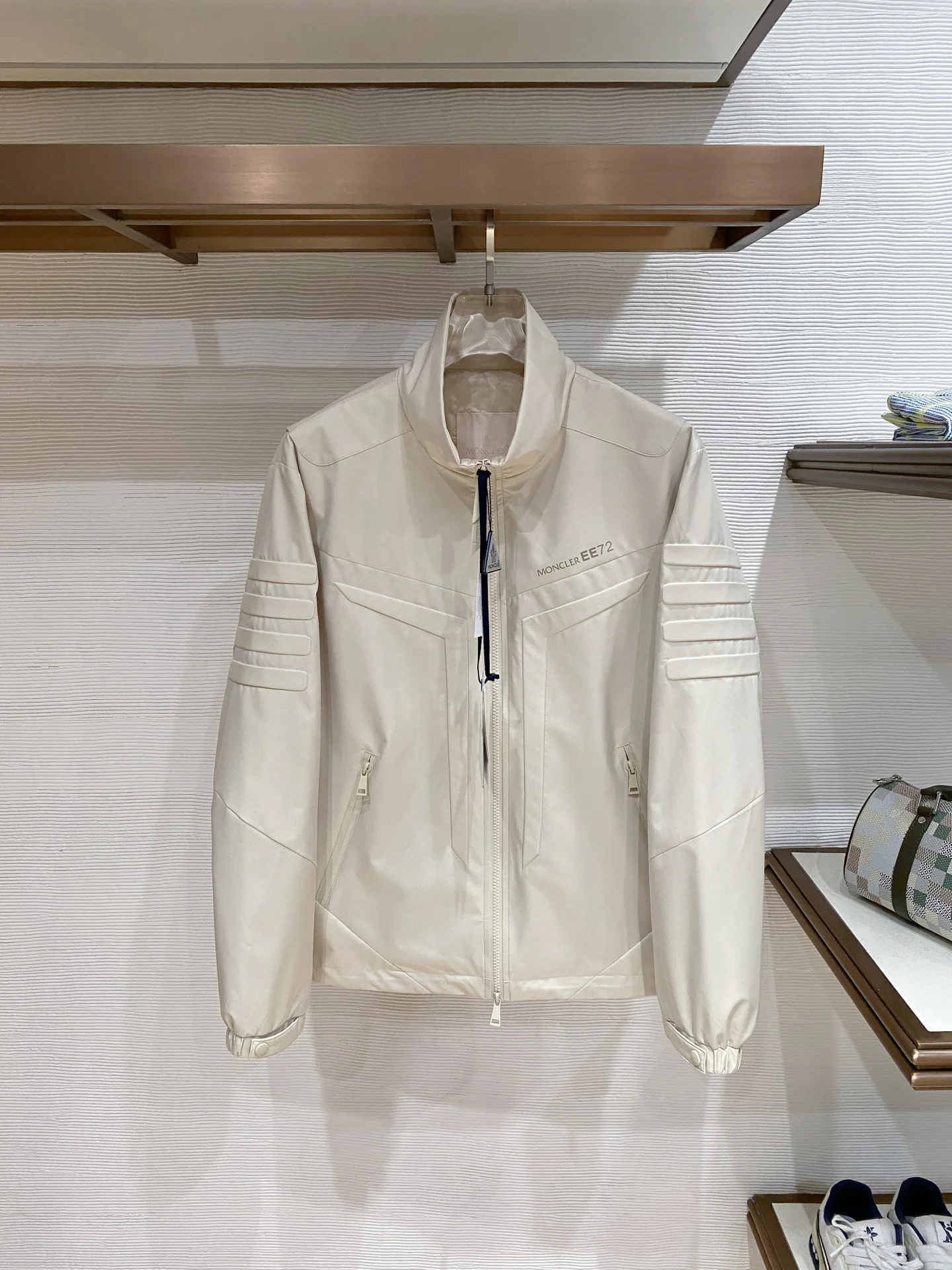 Куртки И Пуховики Мужские Moncler 11504121