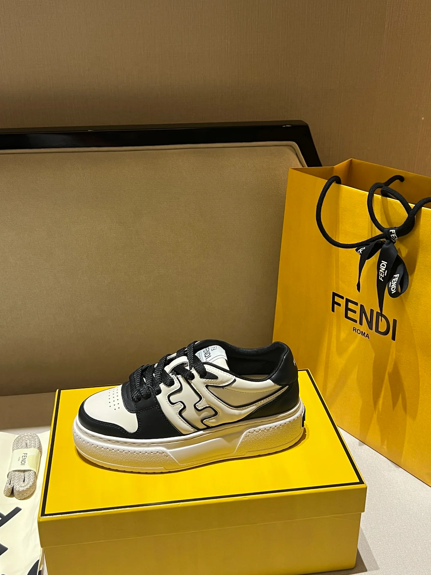 Кроссовки Женские Fendi 197194