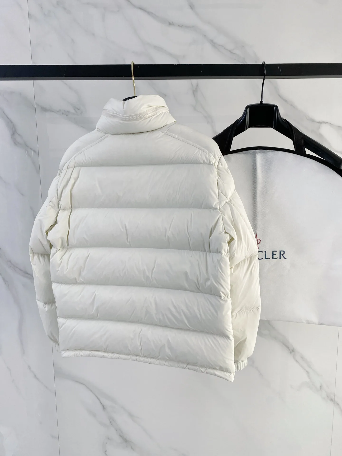 Куртки И Пуховики Мужские Moncler 382020