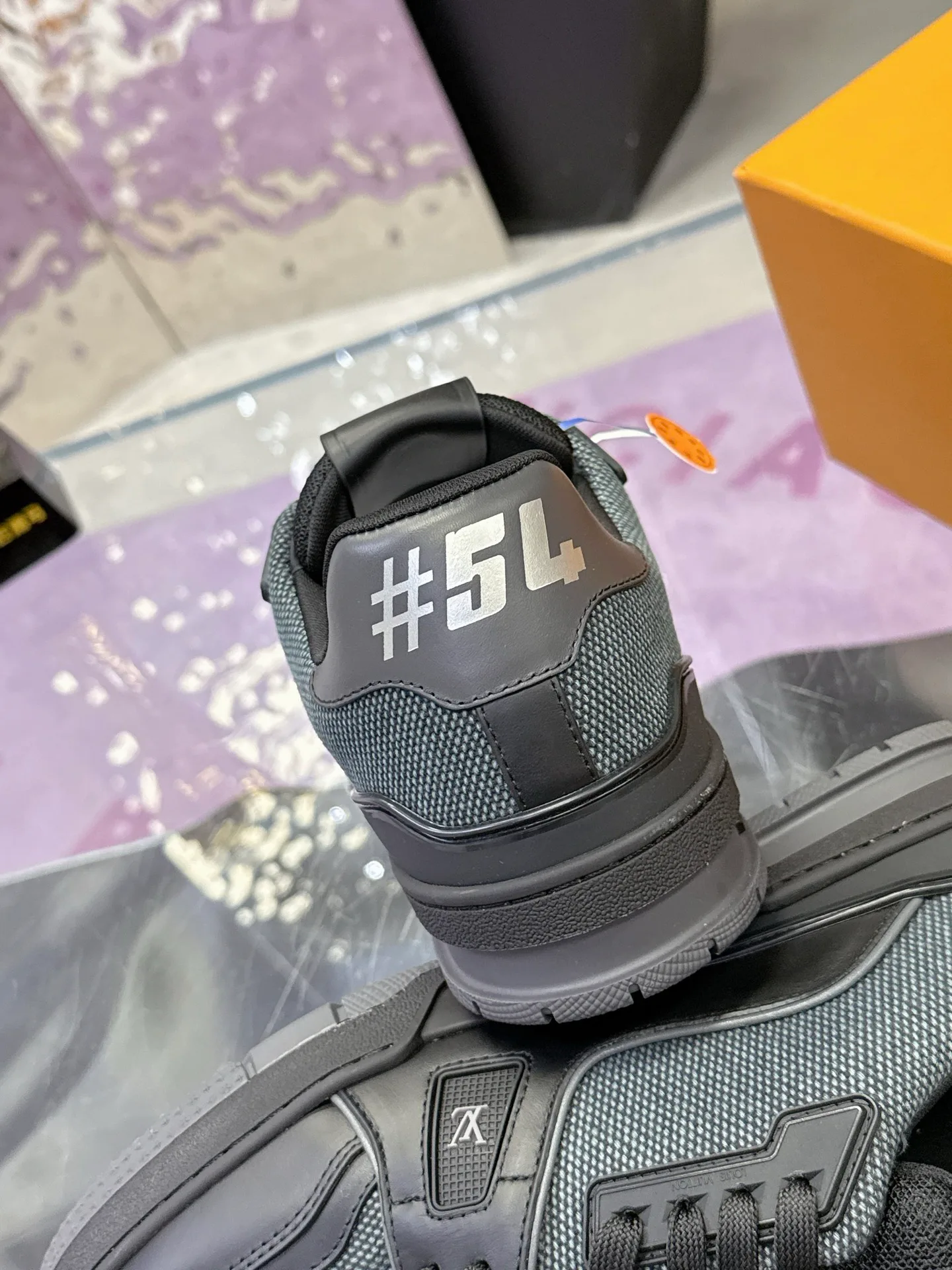 Кроссовки Женские Louis Vuitton 890296