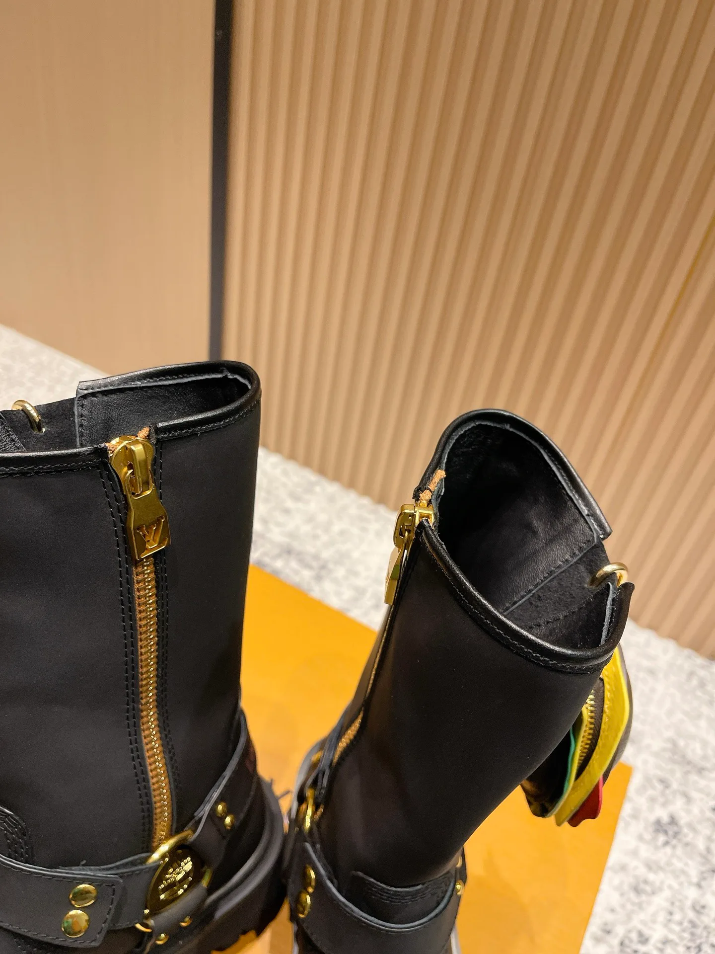 Ботинки Женские Louis Vuitton 18618956