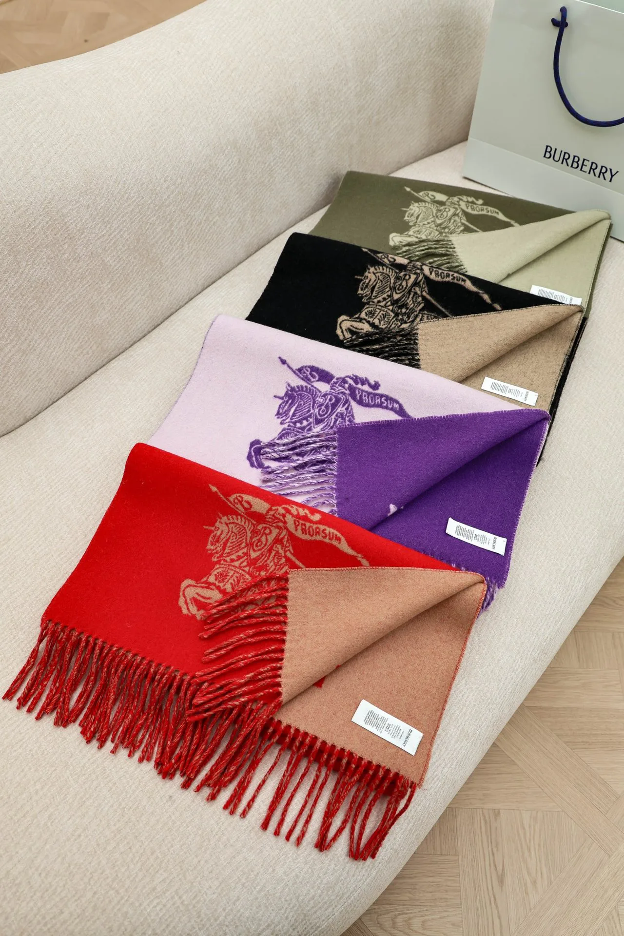 Шарфы Burberry 18287758