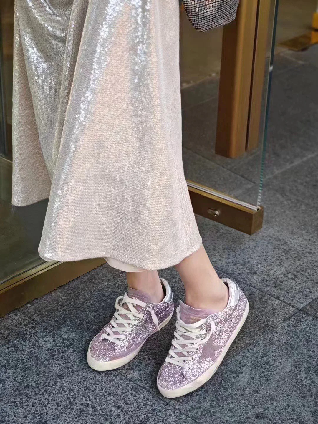 Кроссовки Женские Golden Goose 18265592
