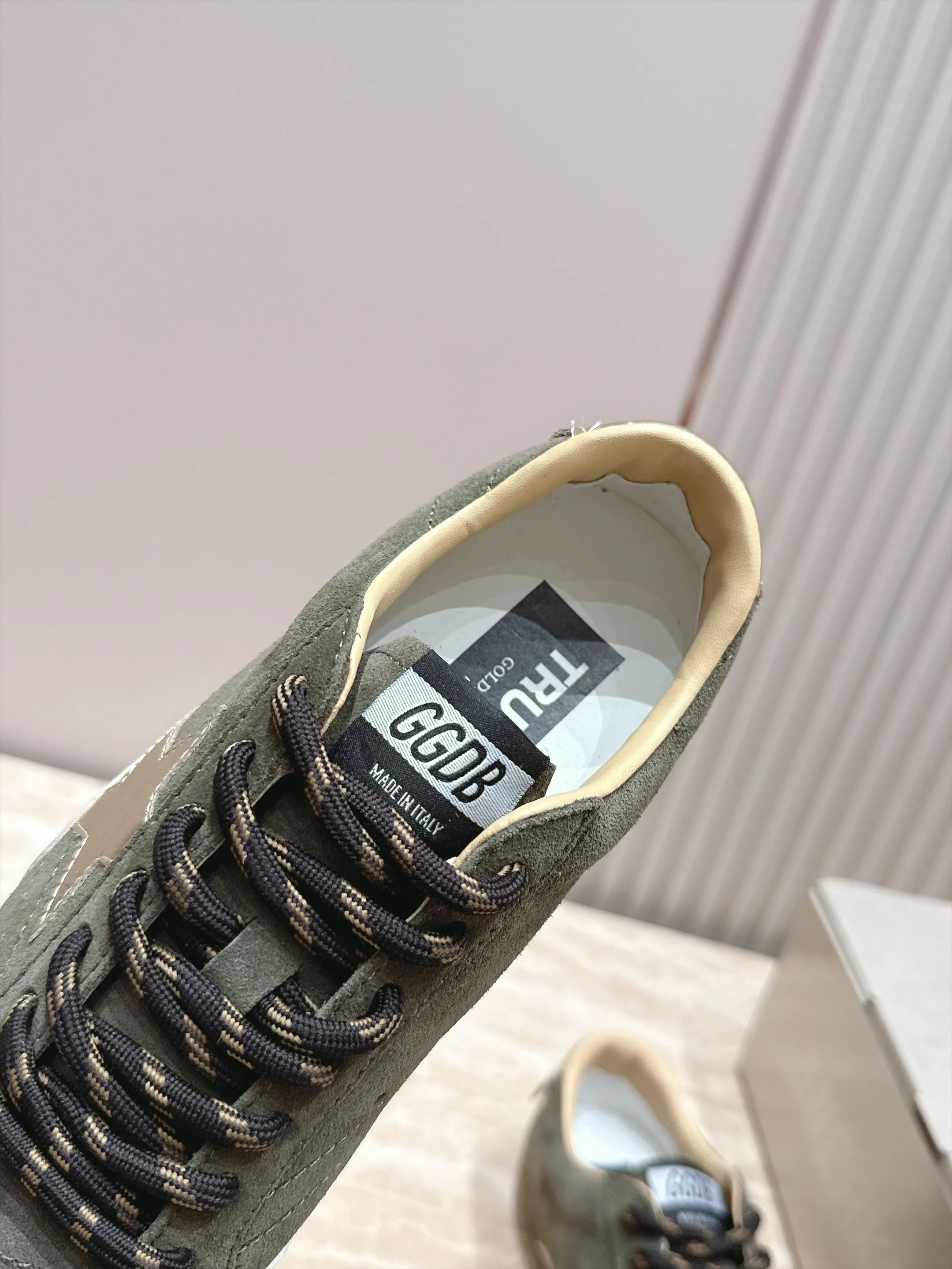 Кроссовки Женские Golden Goose 18420766