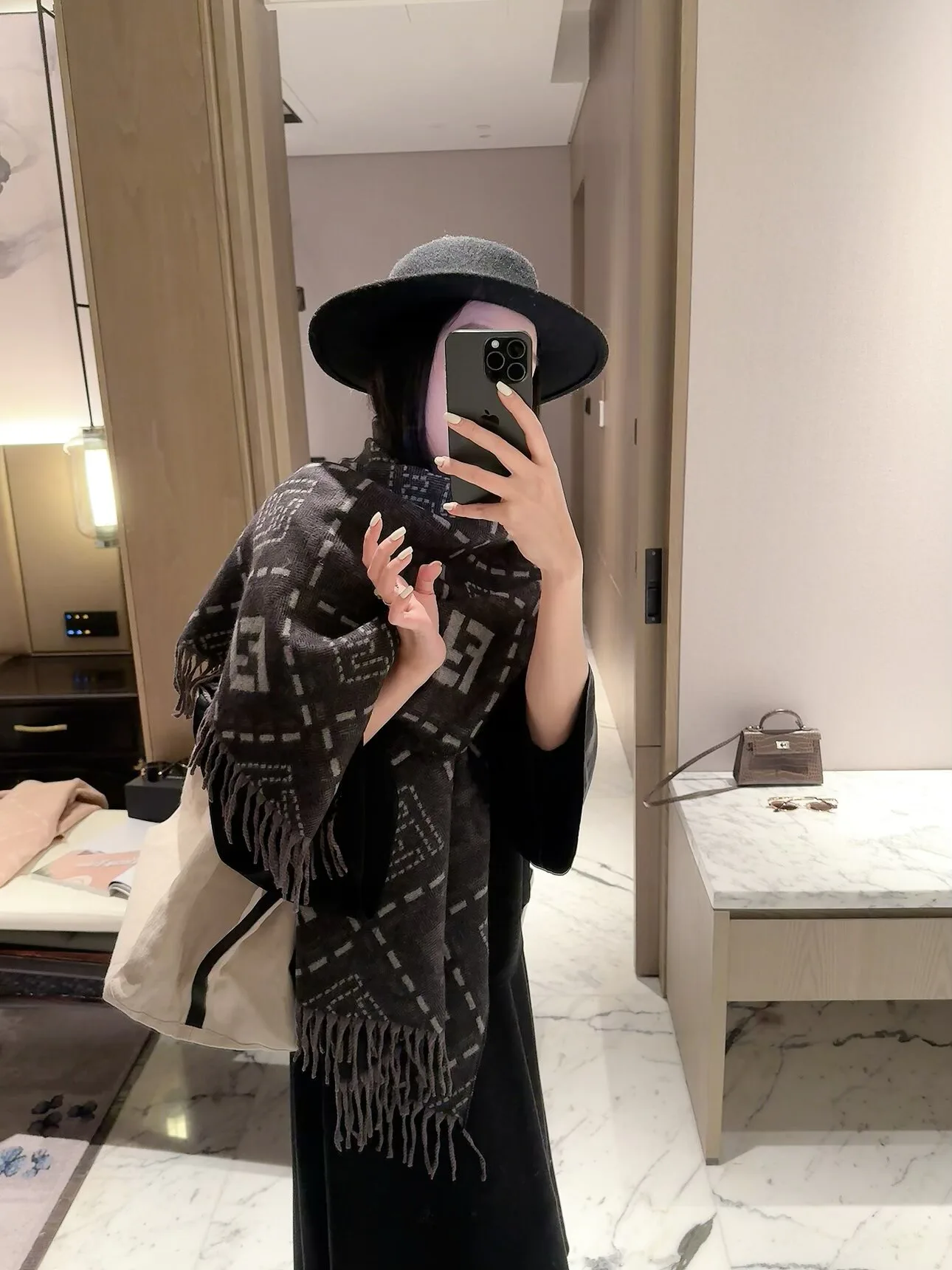 Шарфы Fendi 18322460