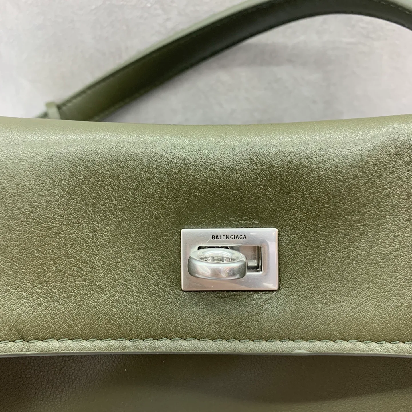 Классические Сумки Женские Balenciaga 18136512