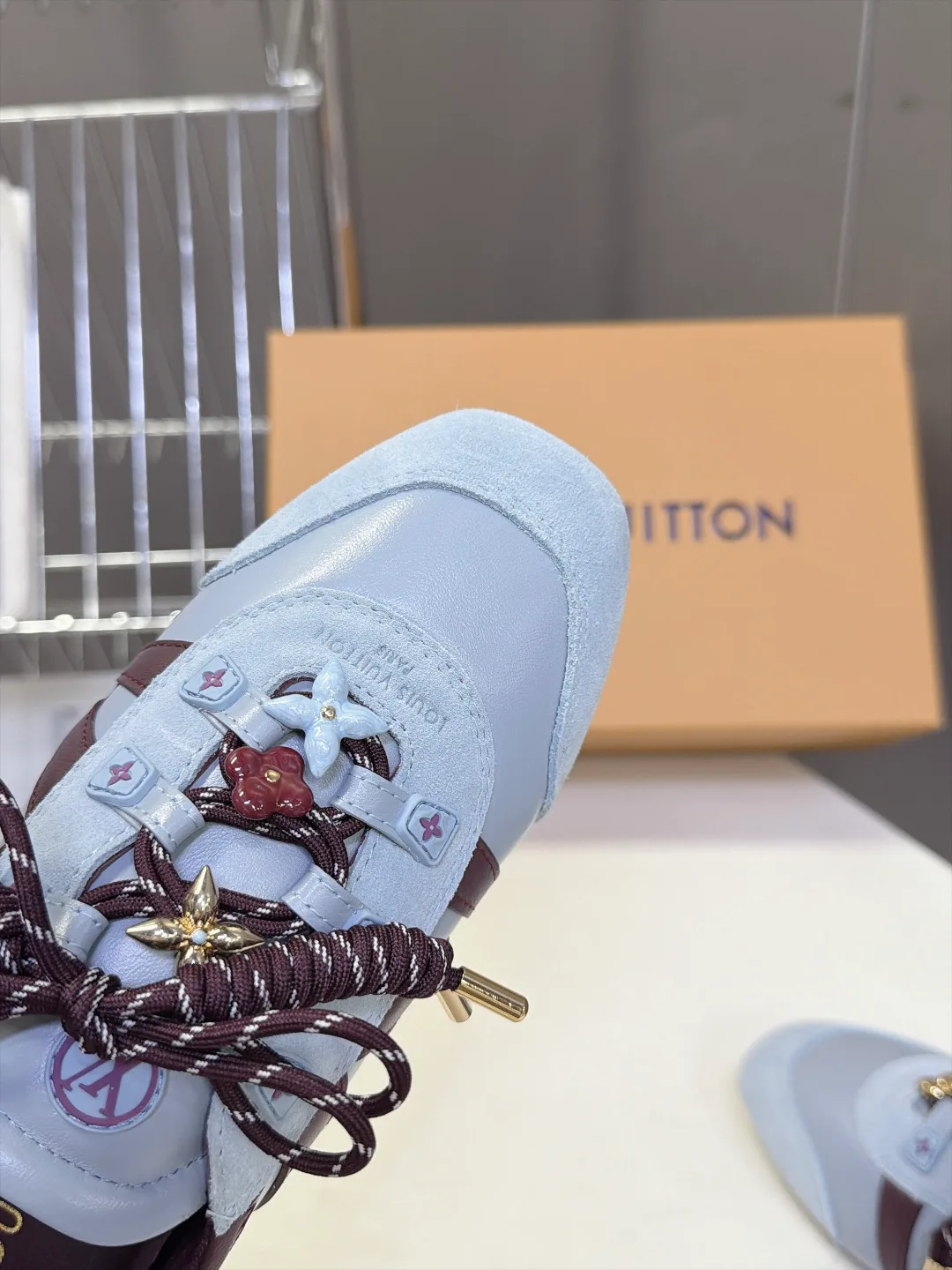 Кроссовки Женские Louis Vuitton 18005457