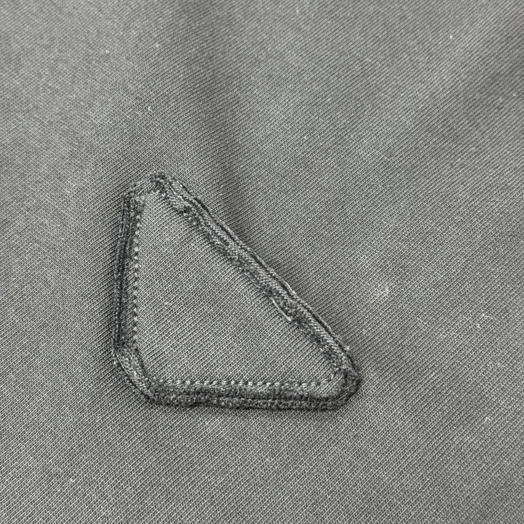 Футболки Женские Prada 10438885