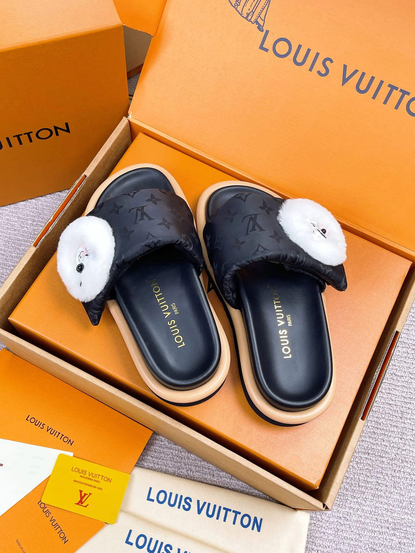 Шлепанцы Женские Louis Vuitton 18142869