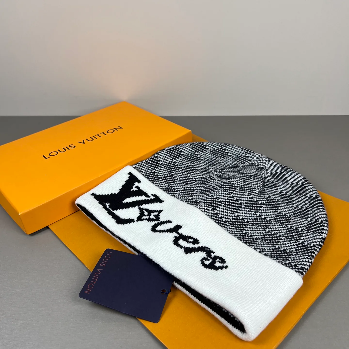 Головные Уборы Louis Vuitton 18105732