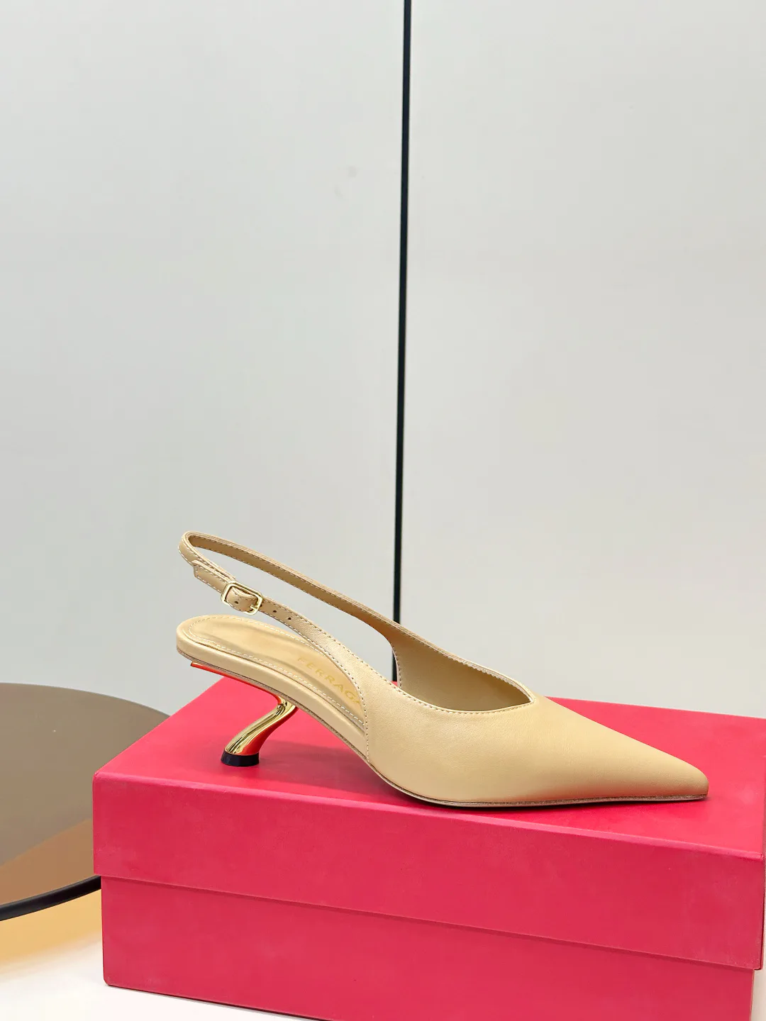 Туфли Женские Salvatore Ferragamo 17177457