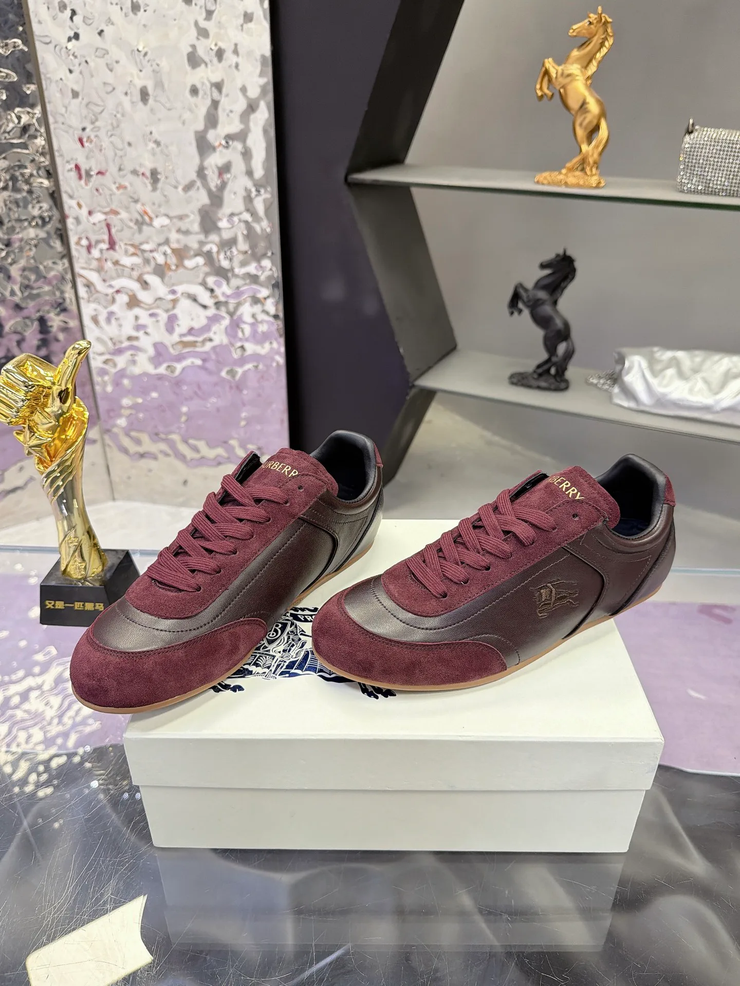 Кроссовки Женские Burberry 18025568