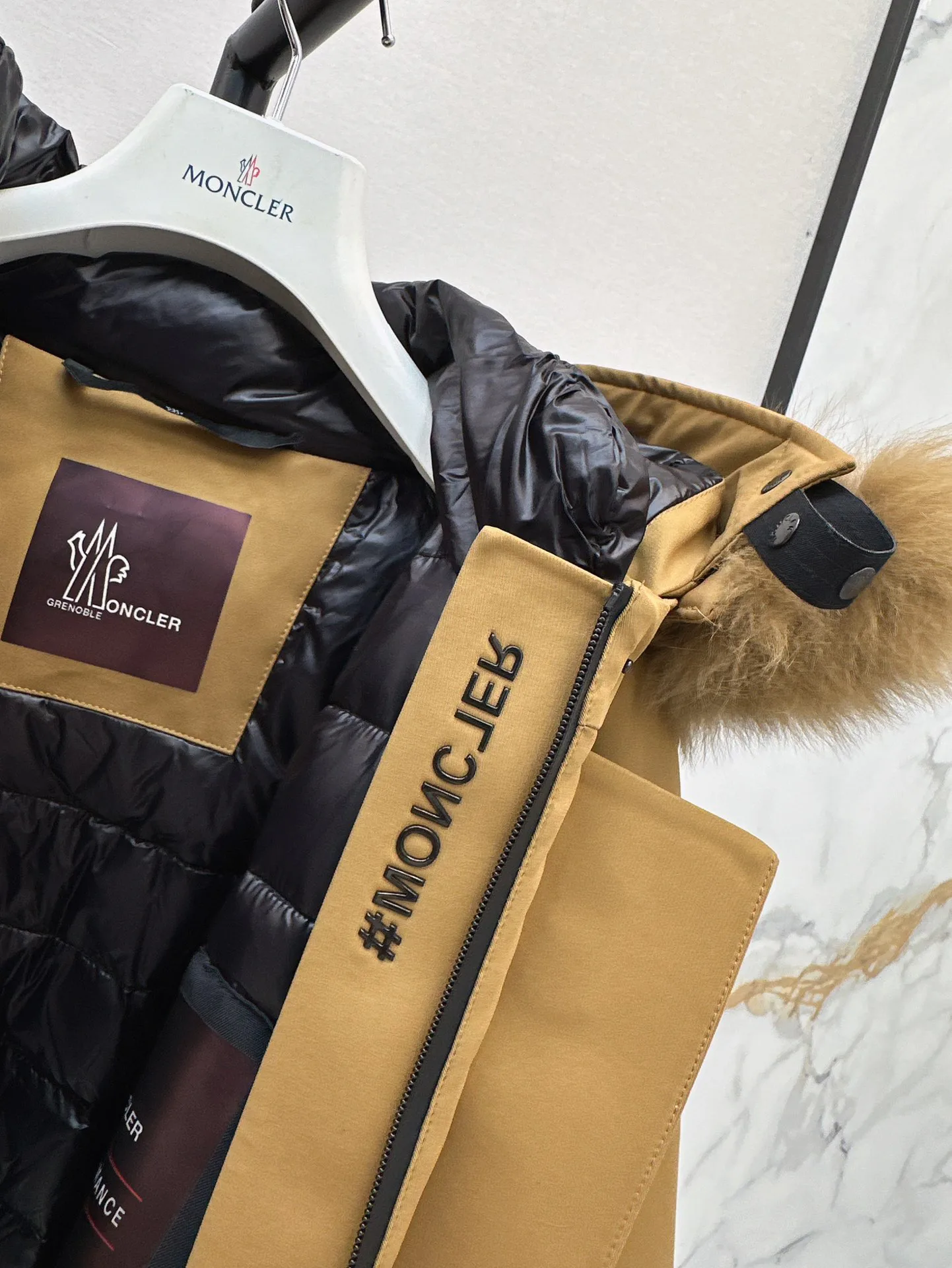 Куртки И Пуховики Женские Moncler 19100485