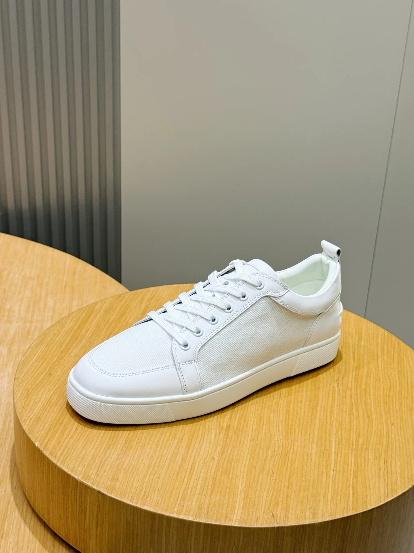 Кроссовки Мужские Christian Louboutin 19000091