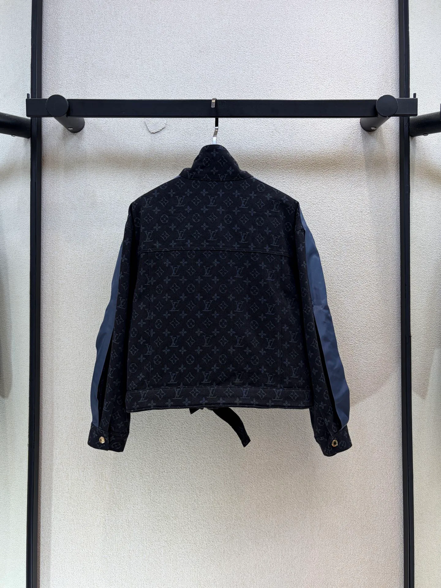 Куртки И Пуховики Женские Louis Vuitton 18408056