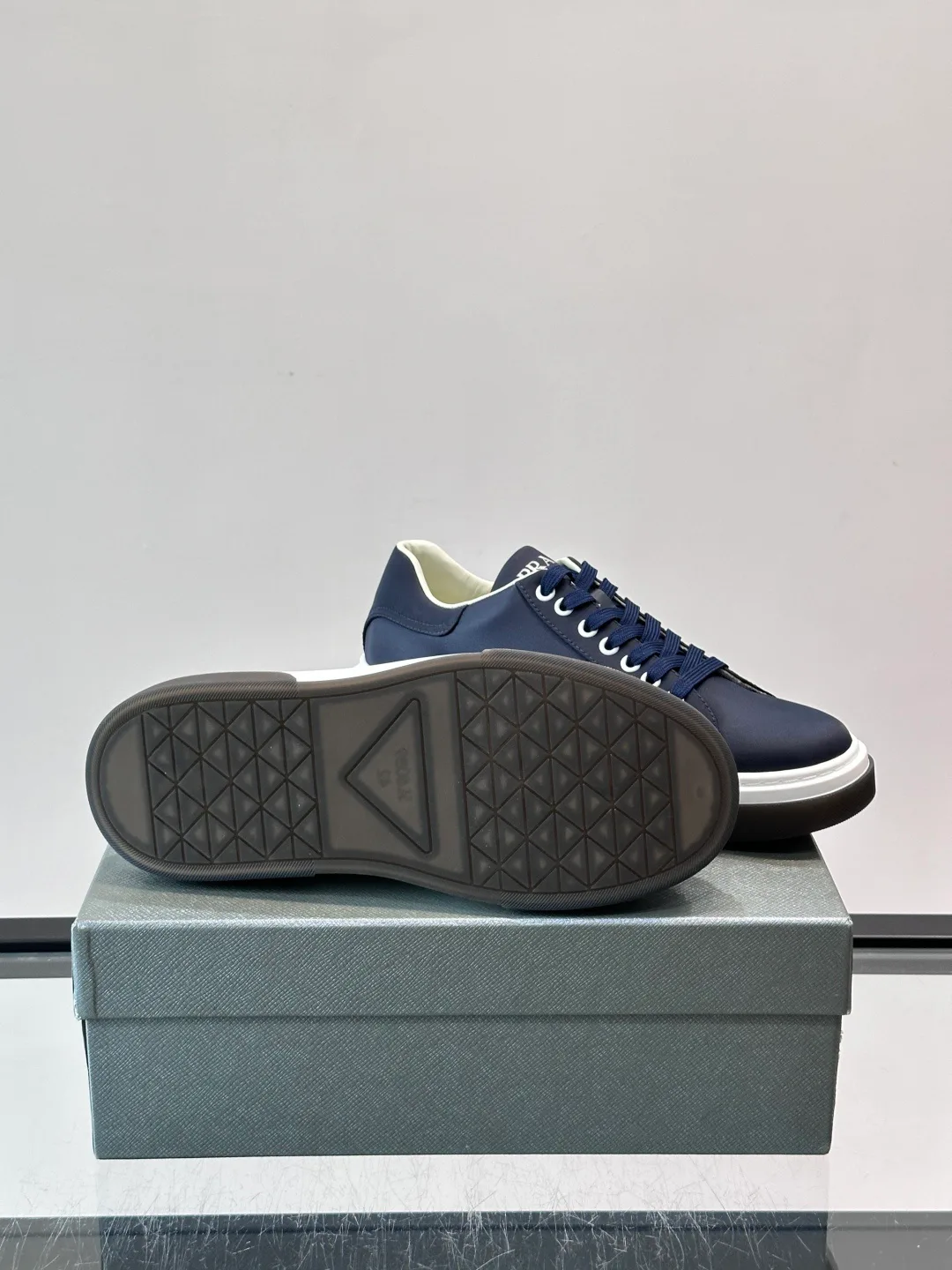 Кроссовки Мужские Prada 17913729