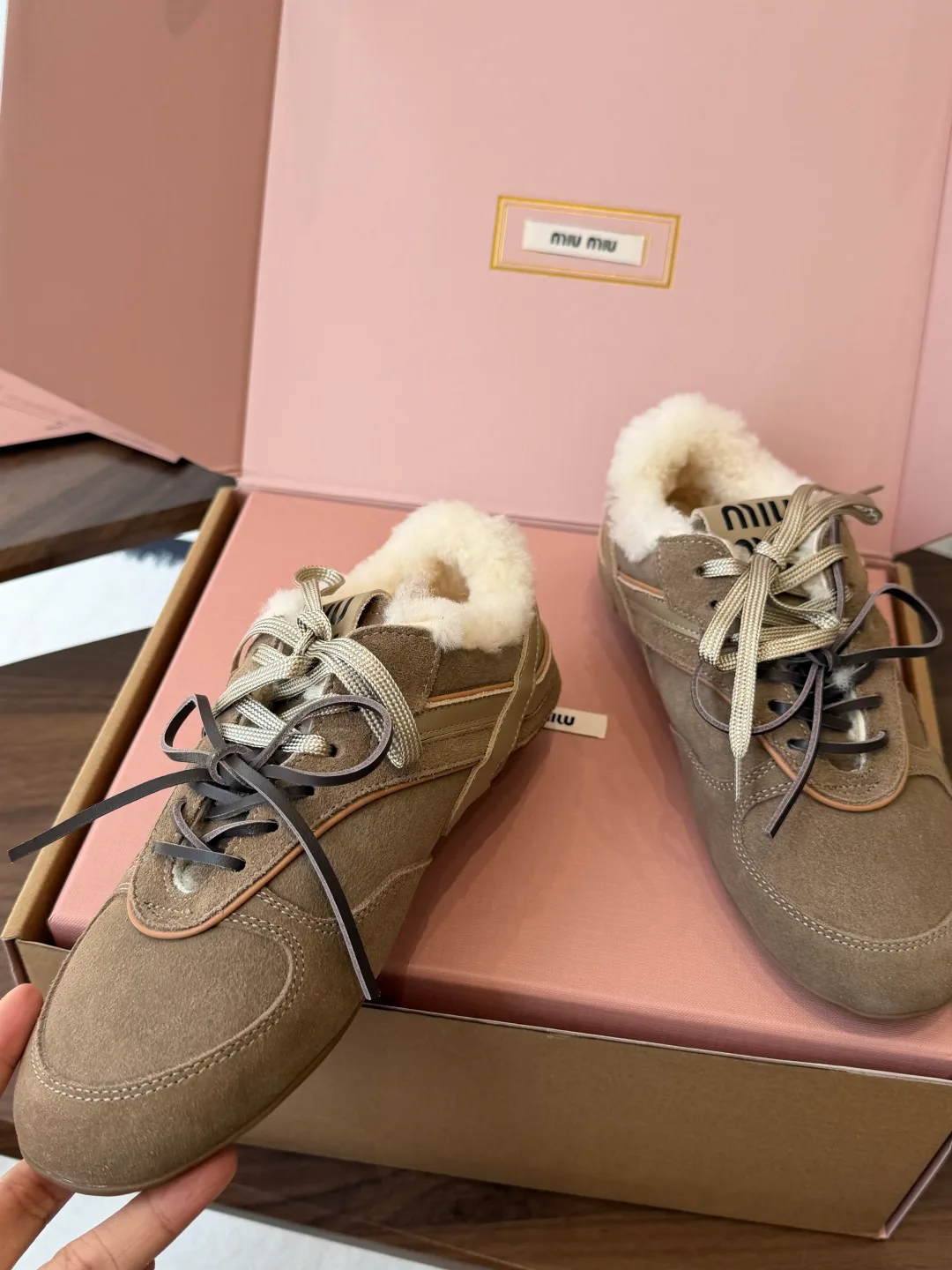 Кроссовки Женские Miu Miu 18687351