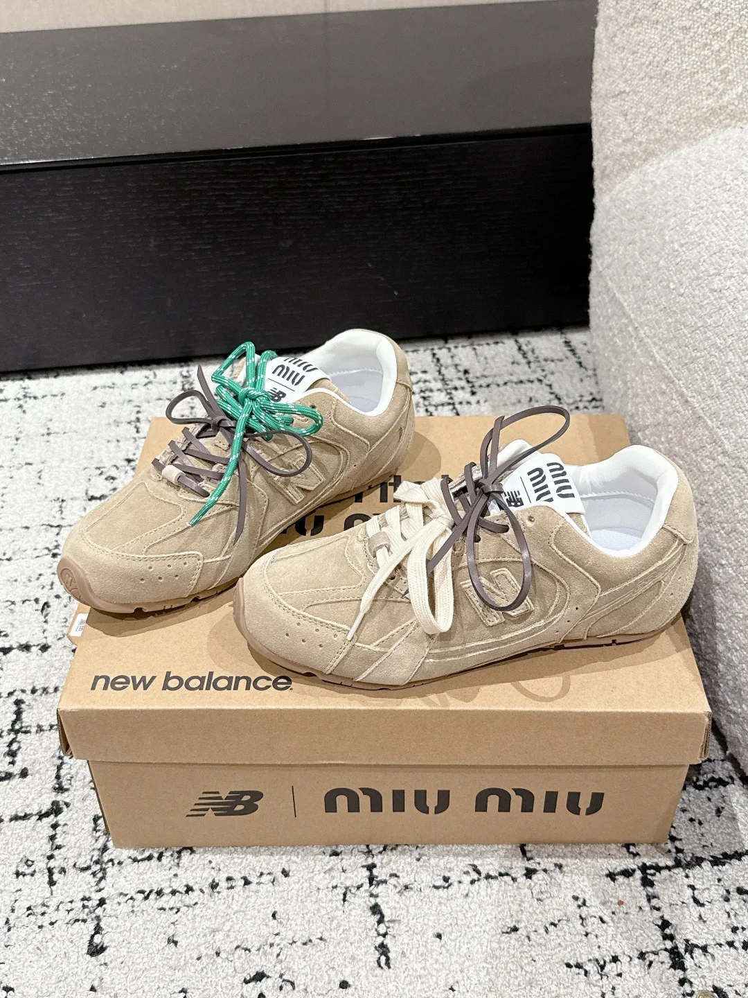 Кроссовки Женские Miu Miu 18409624