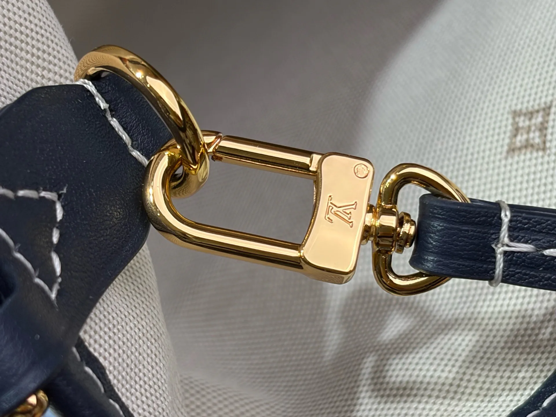 Классические Сумки Женские Louis Vuitton 18240324