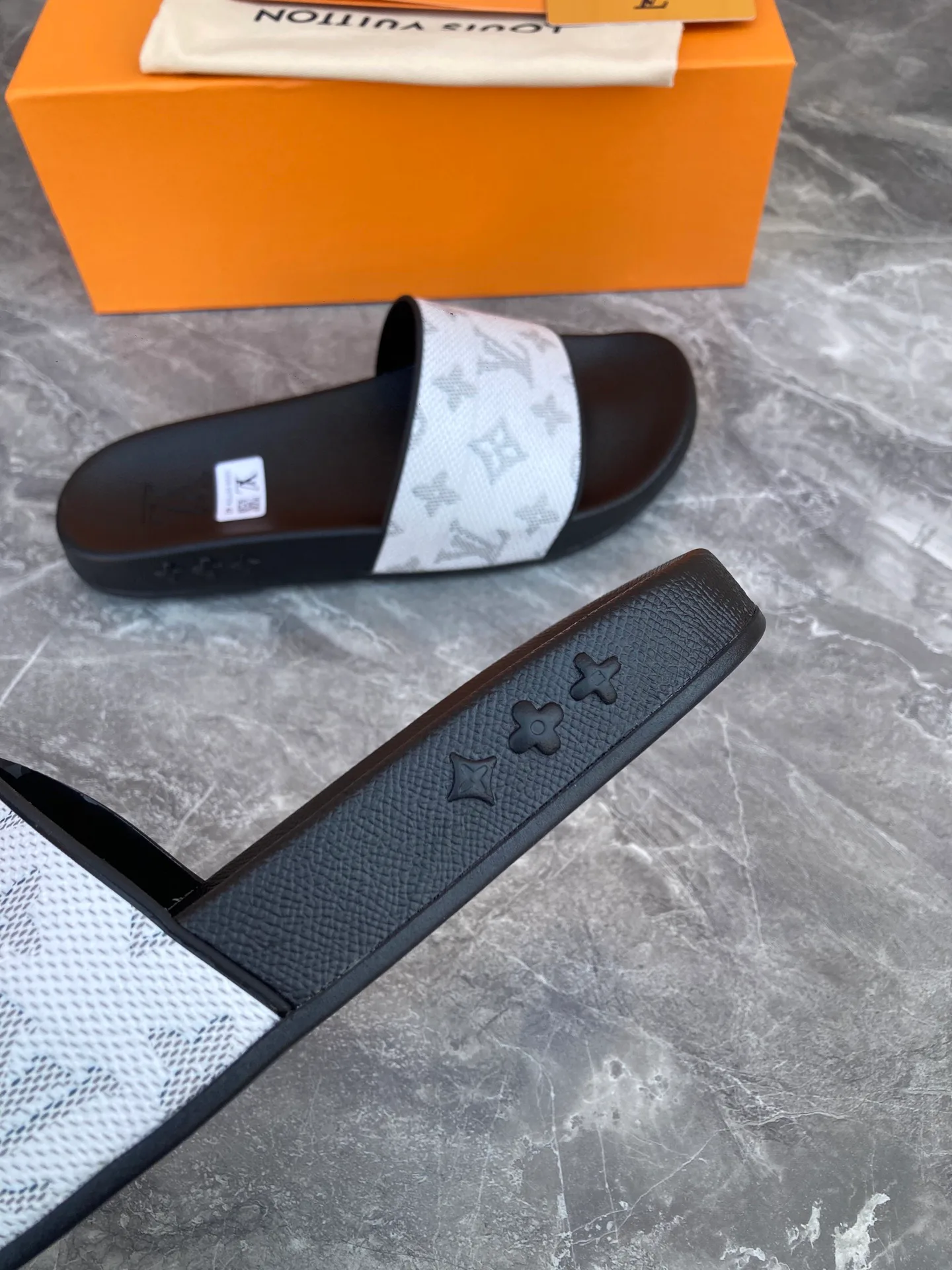 Шлепанцы Женские Louis Vuitton 5879851