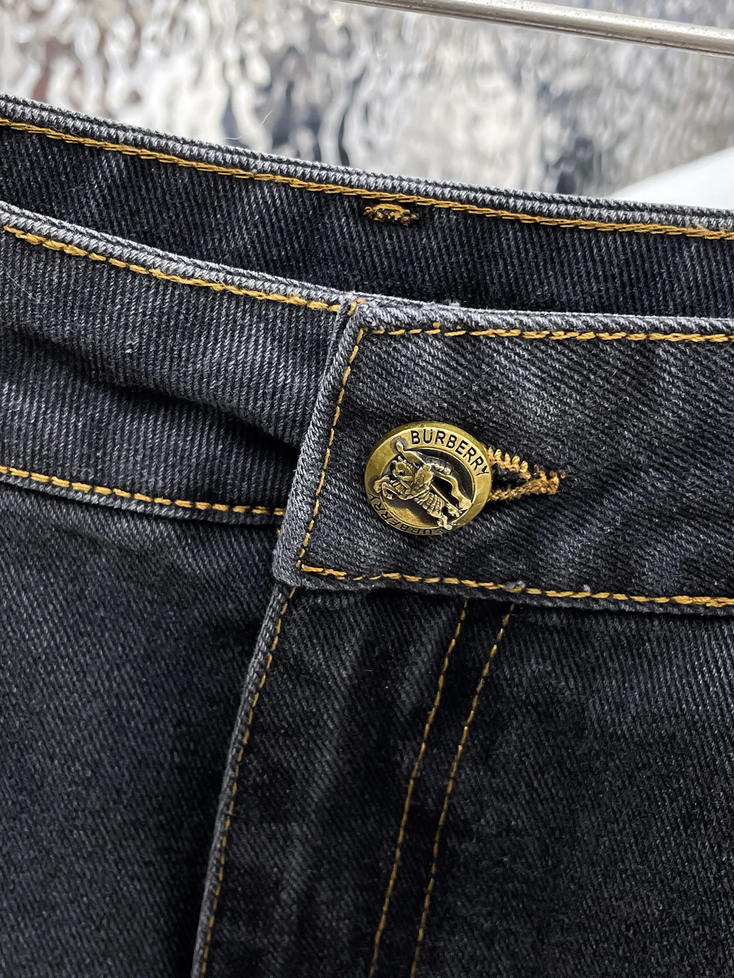 Джинсы Мужские Burberry 18596820