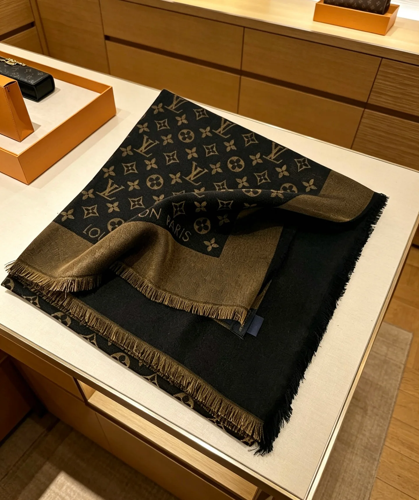 Шарфы Louis Vuitton 15150445