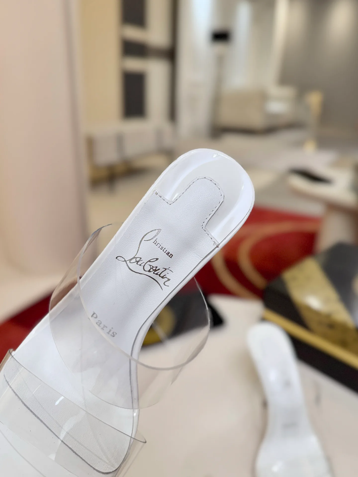 Босоножки Женские Christian Louboutin 19581822