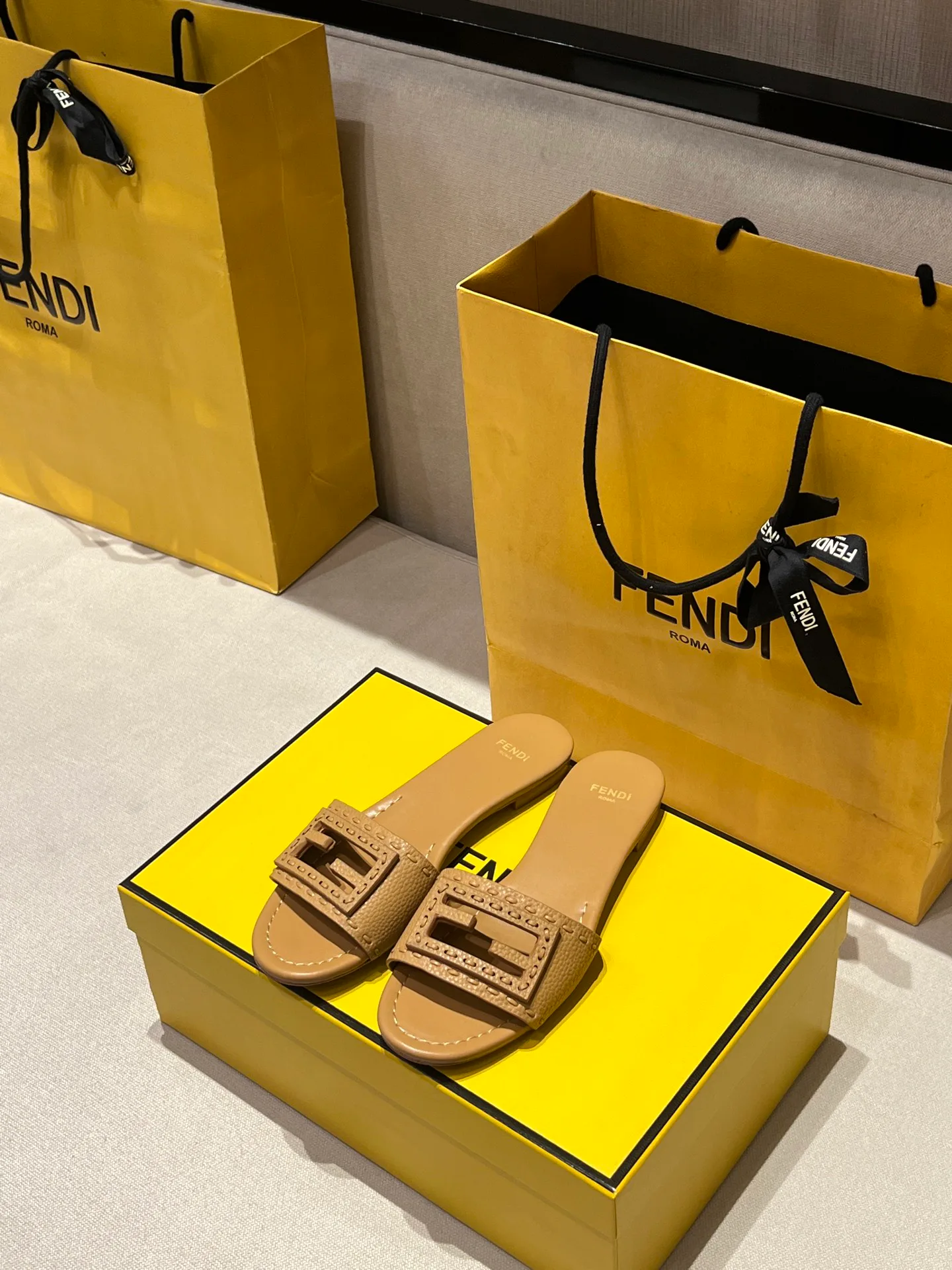 Шлепанцы Женские Fendi 17594291