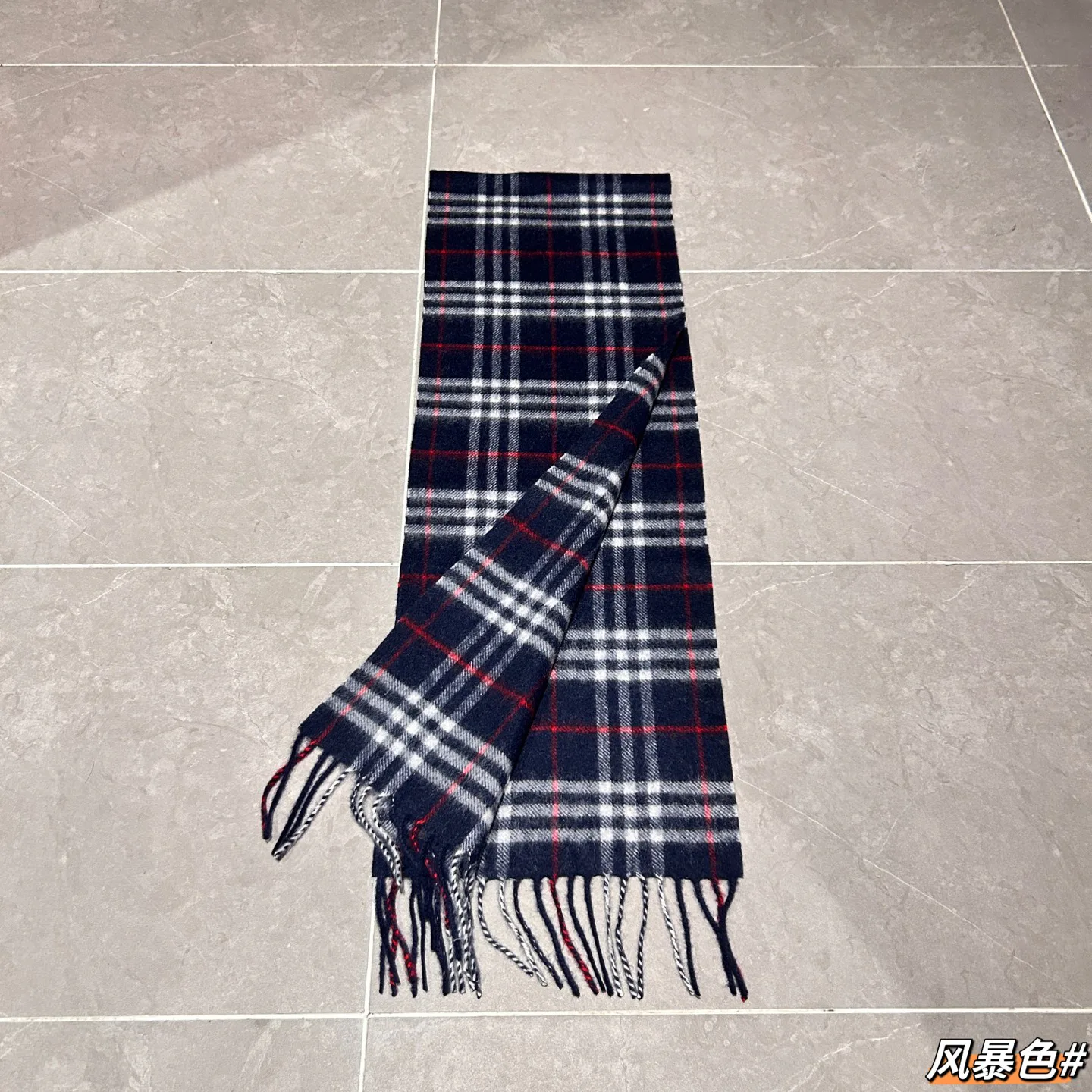 Шарфы Burberry 18507395