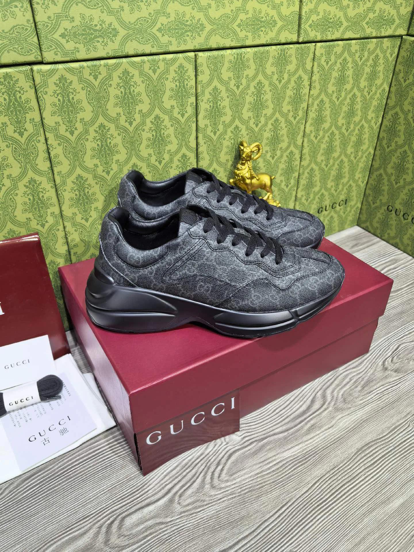 Кроссовки Женские Gucci 18039949
