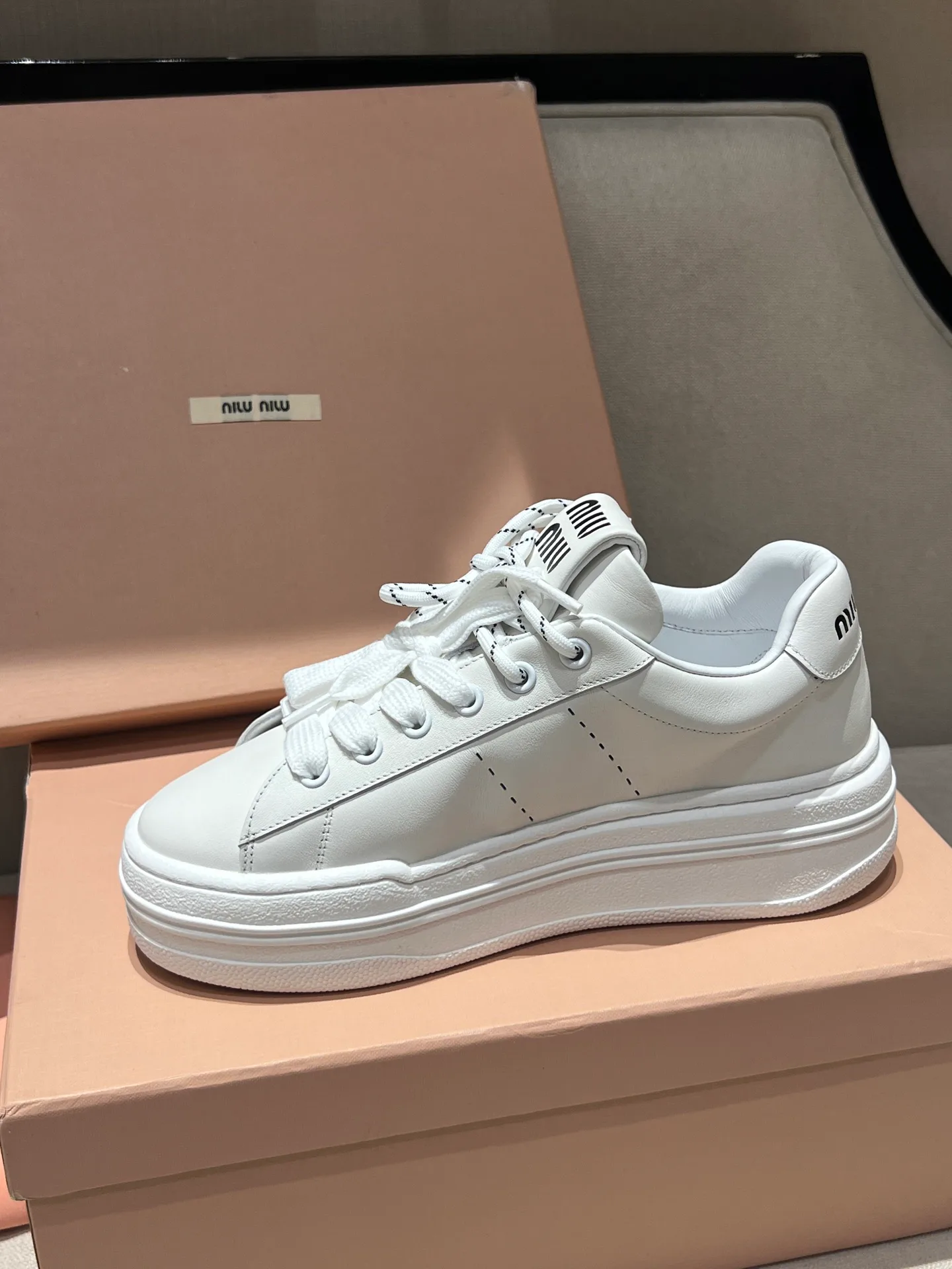 Кроссовки Женские Miu Miu 18020221
