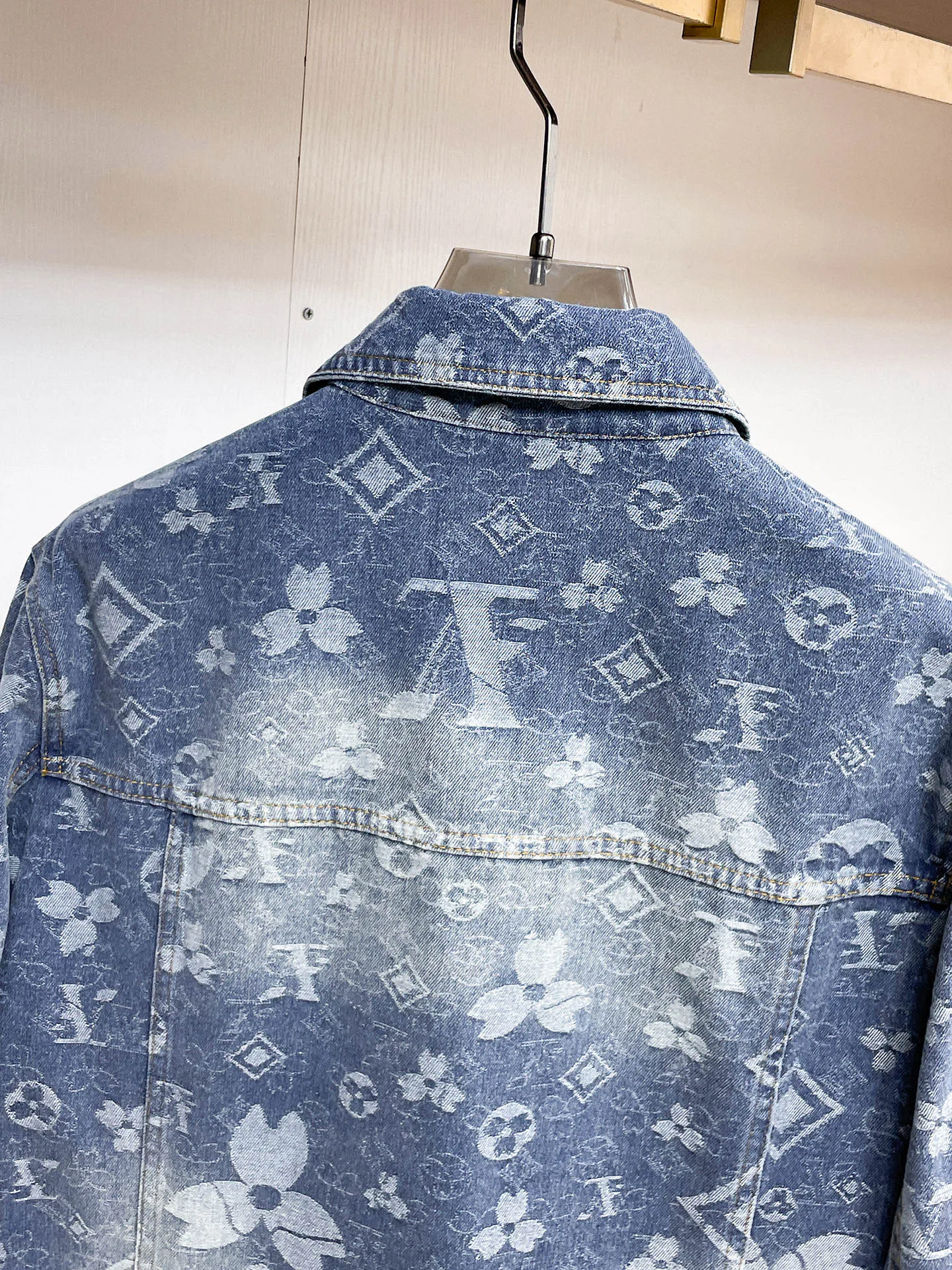 Куртки И Пуховики Мужские Louis Vuitton 18197217