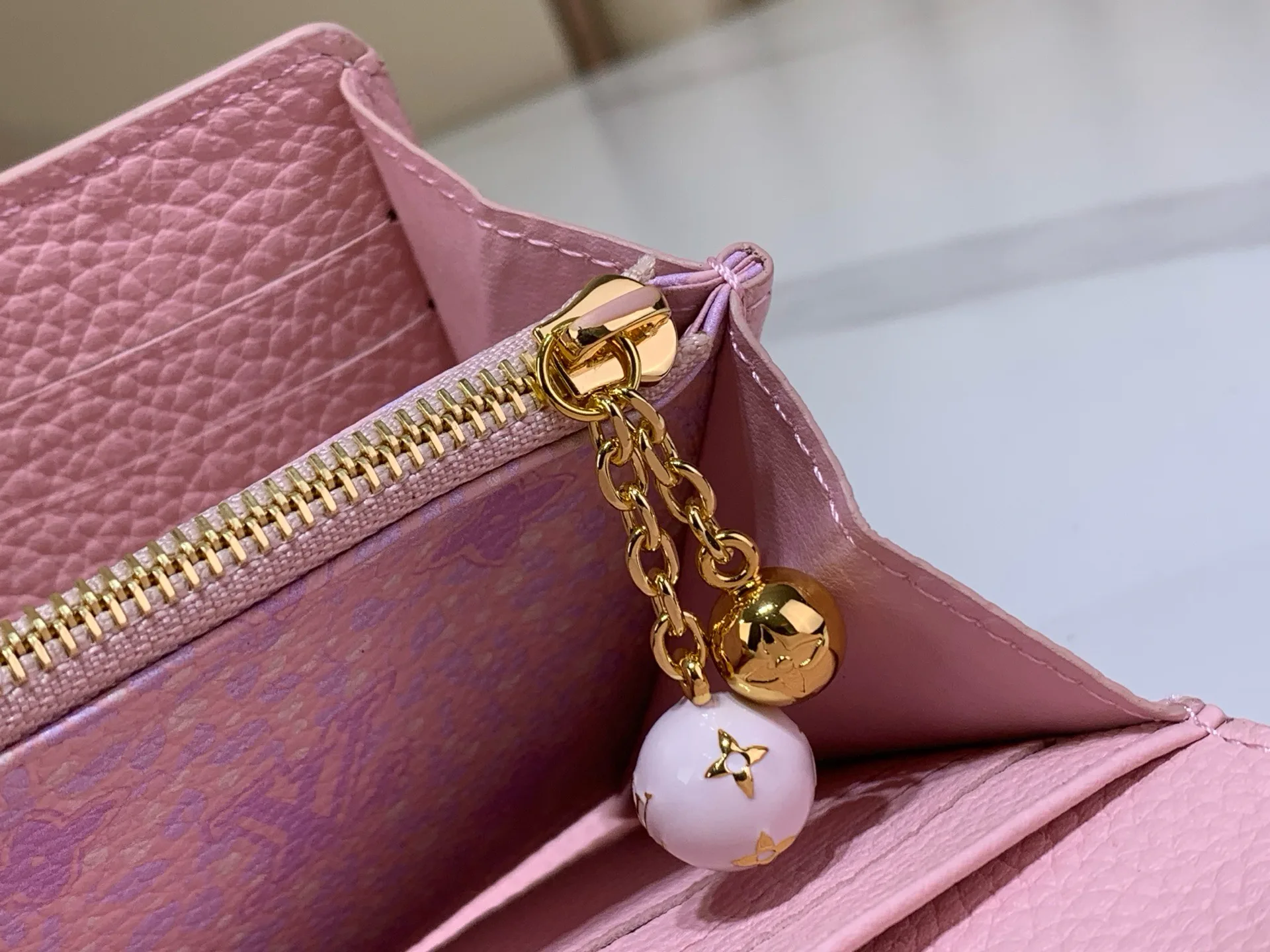 Клатчи Женские Louis Vuitton 17499378