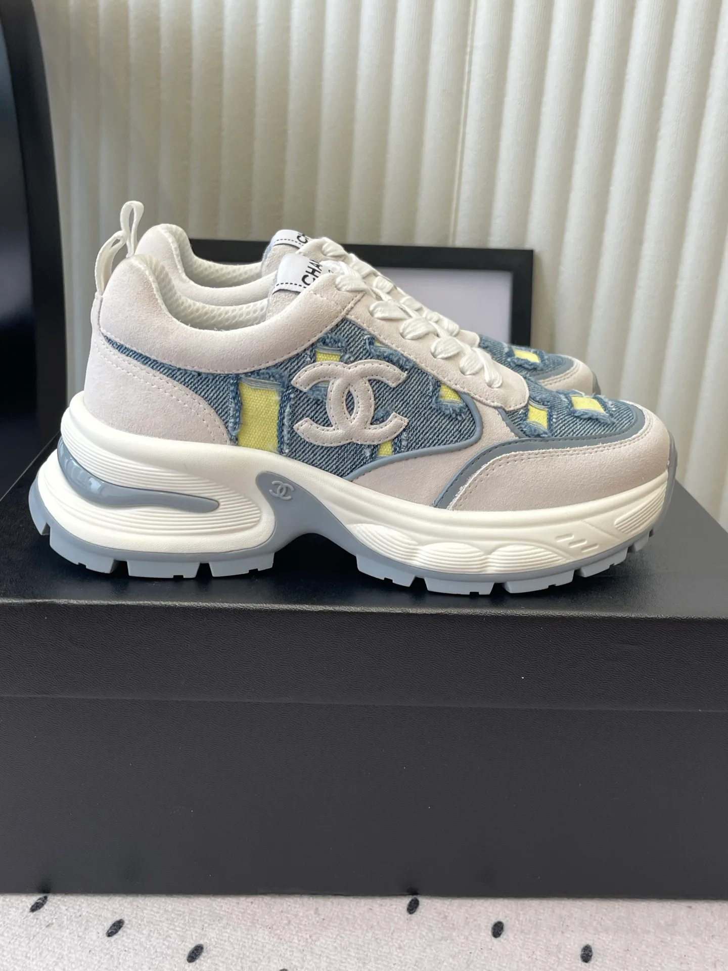 Кроссовки Женские Chanel 17769664