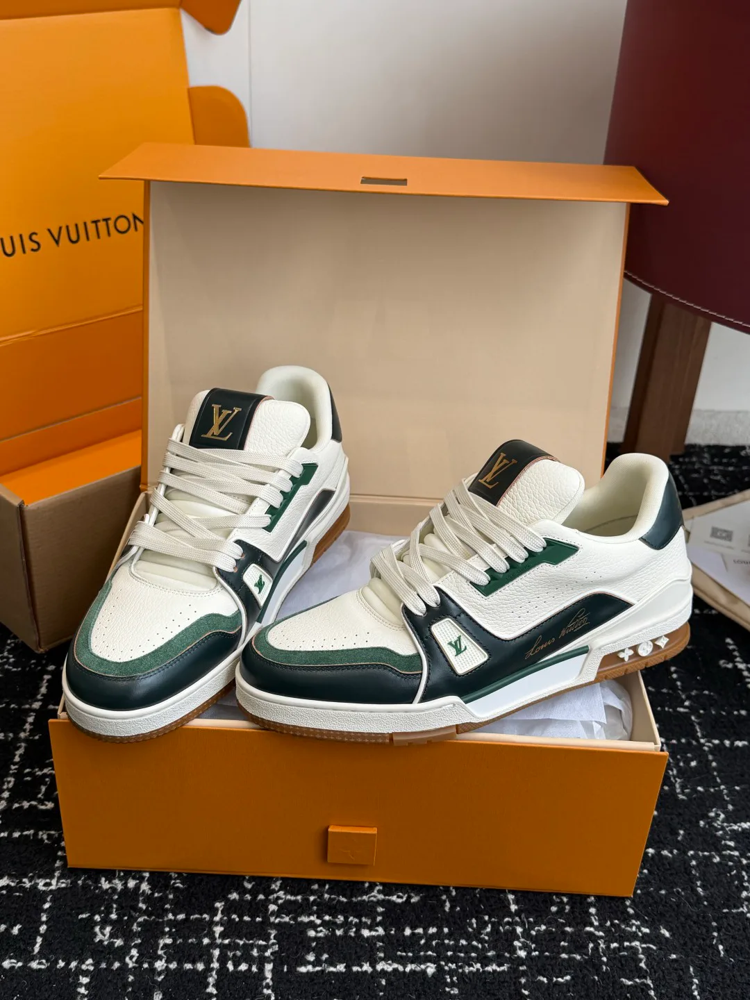 Кроссовки Женские Louis Vuitton 14180650