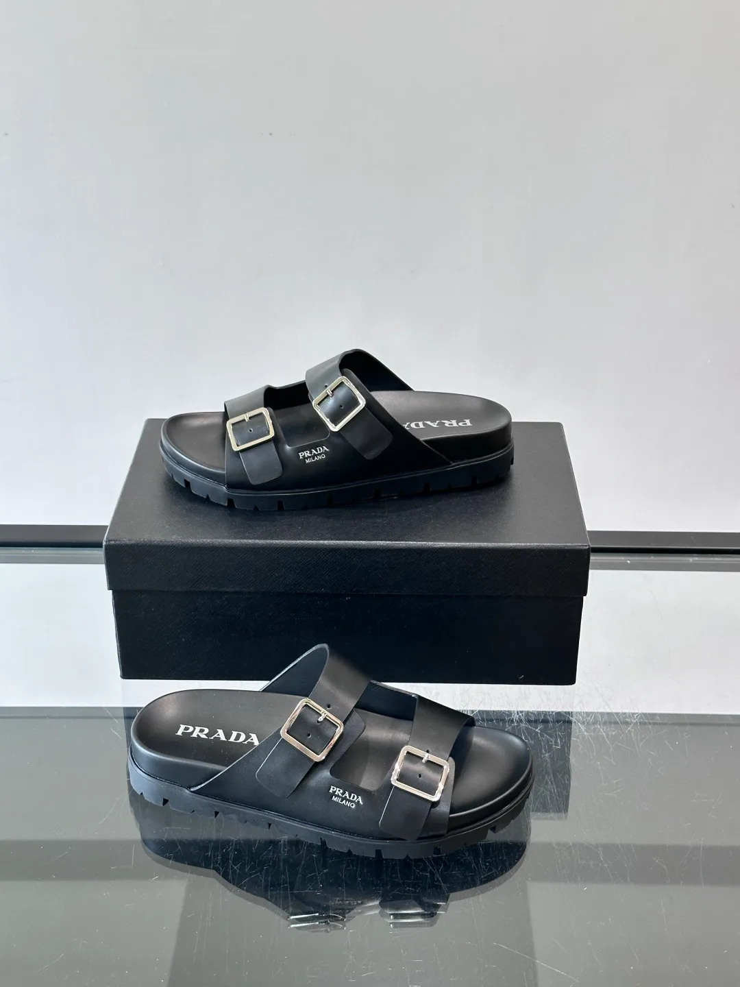 Шлепанцы Женские Prada 17689200