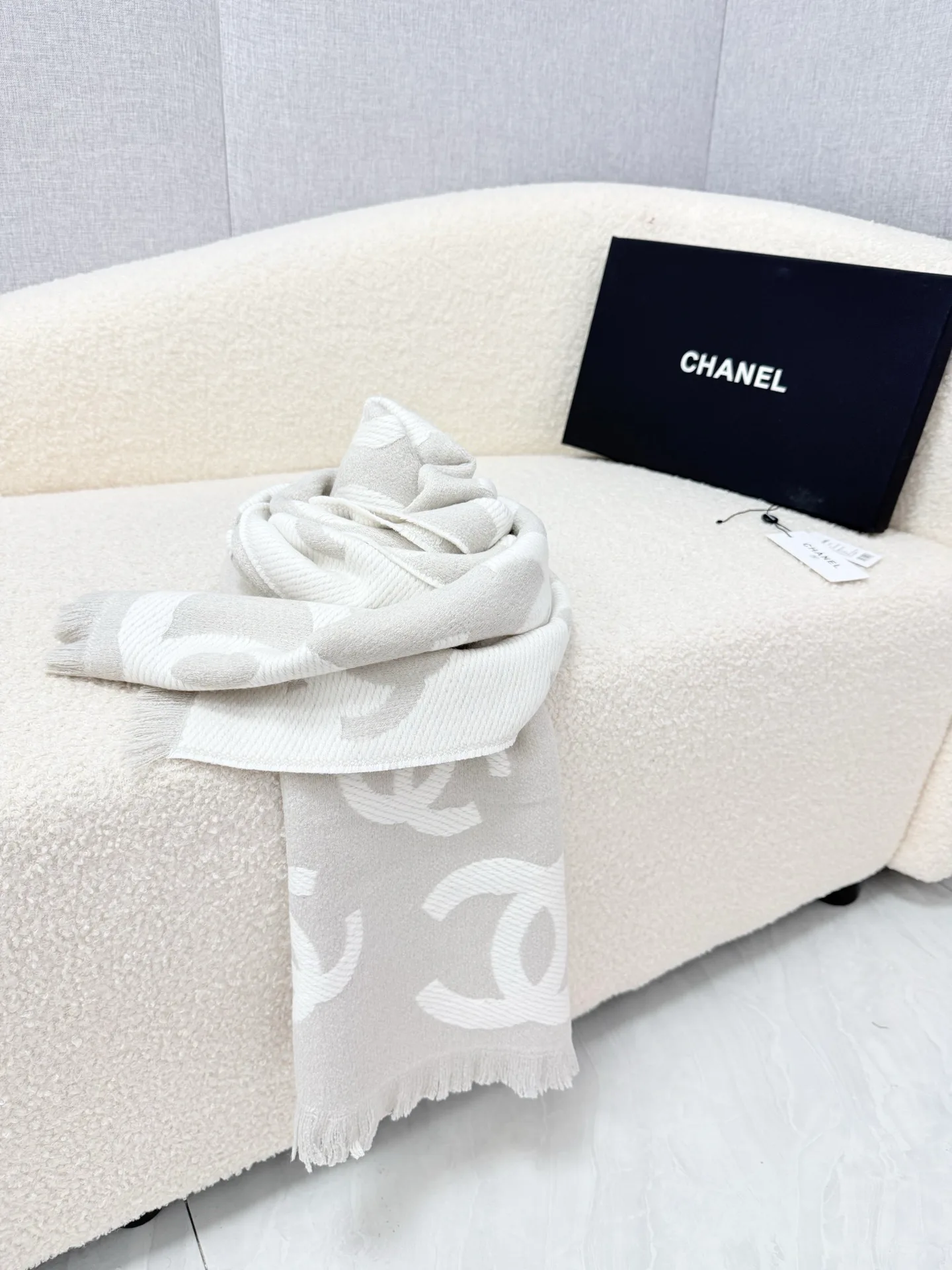 Шарфы Chanel 18675461