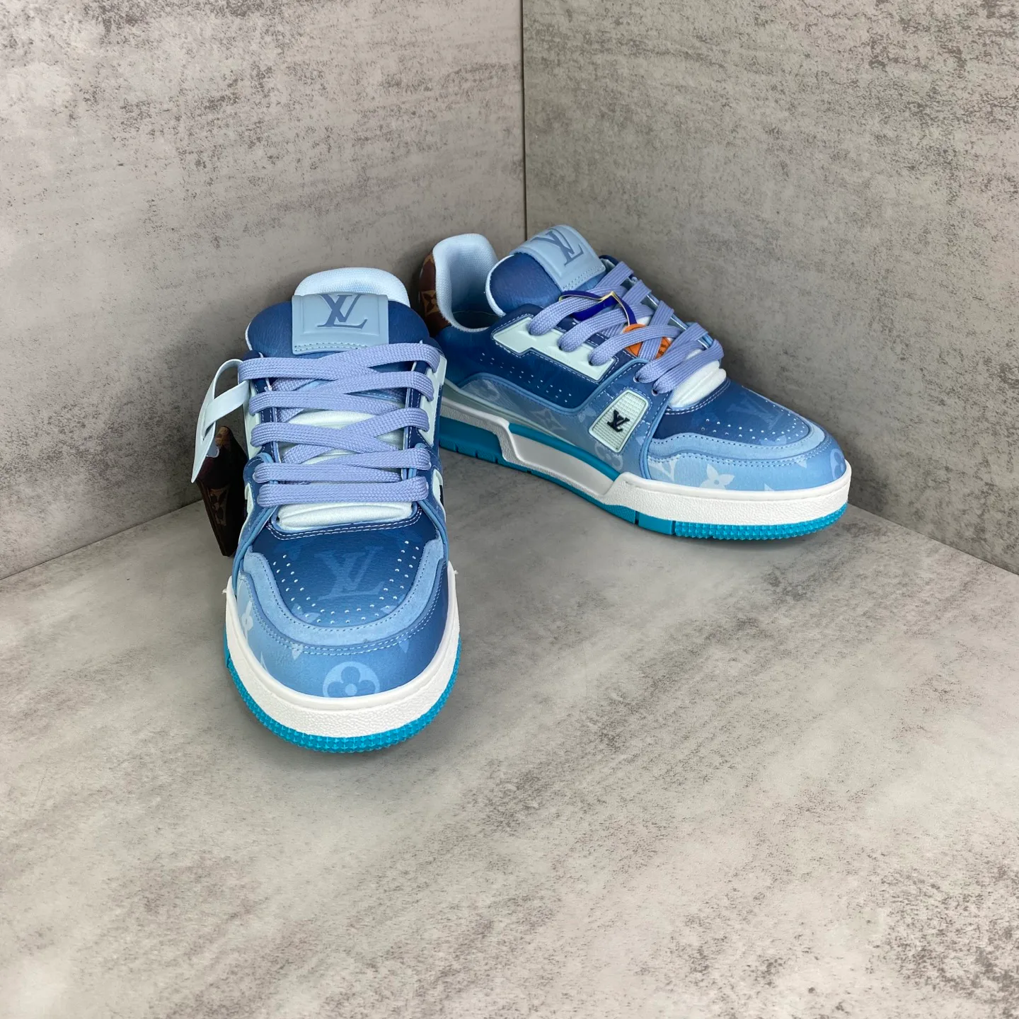 Кроссовки Женские Louis Vuitton 11460338