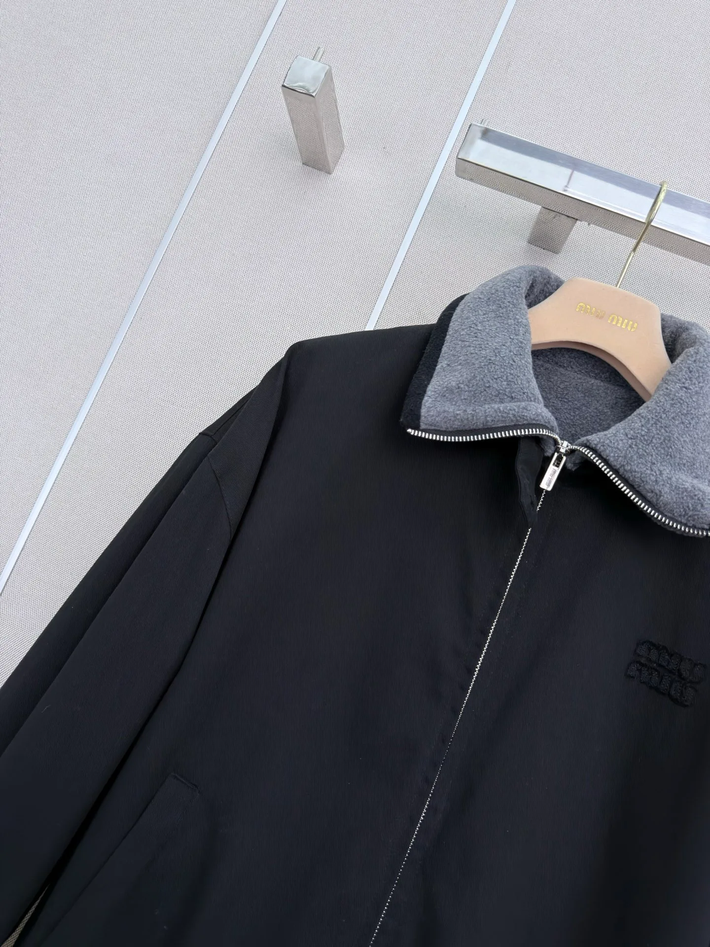 Куртки И Пуховики Женские Miu Miu 18245776
