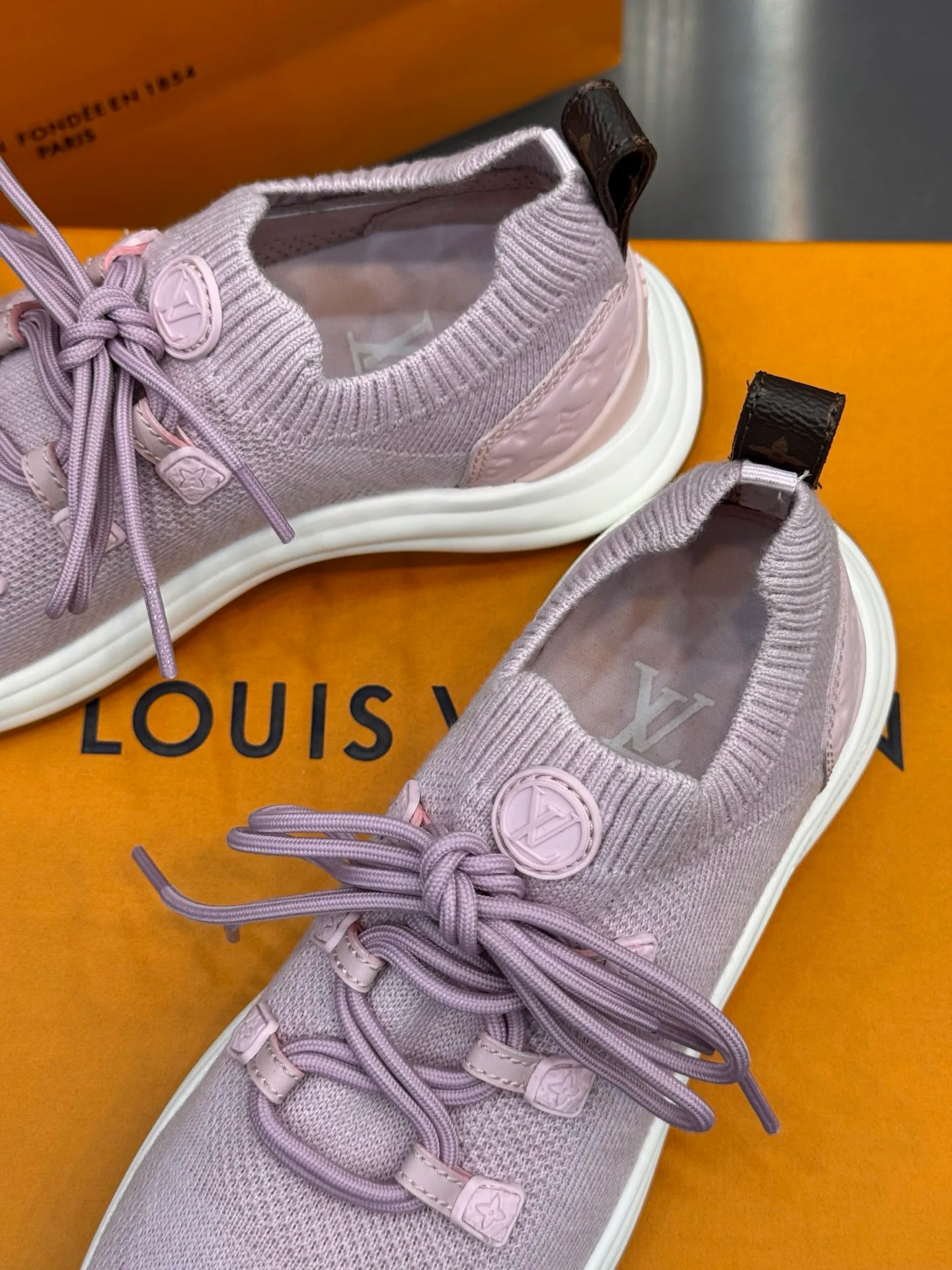 Кроссовки Женские Louis Vuitton 18202474