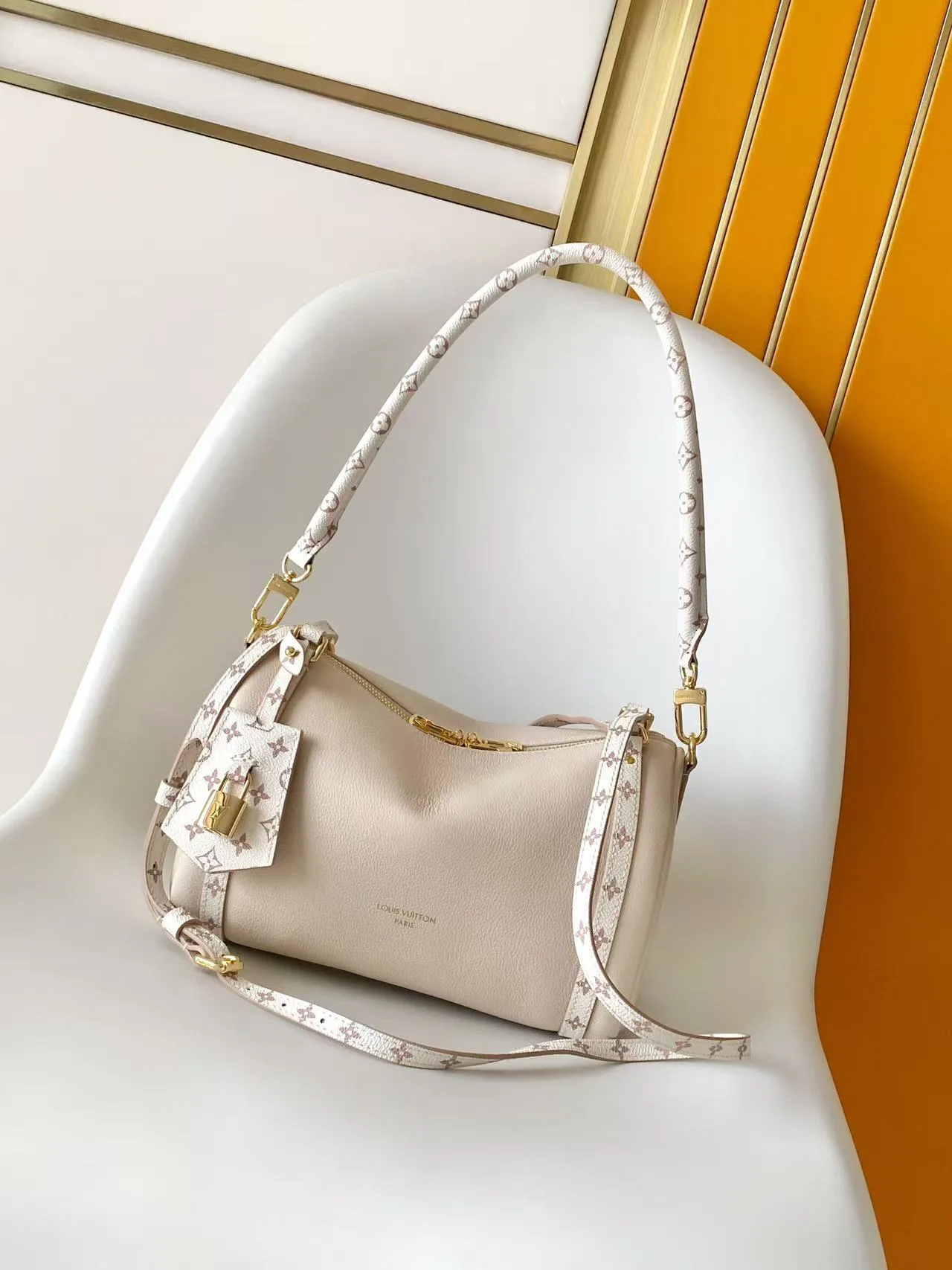 Классические Сумки Женские Louis Vuitton 17813547