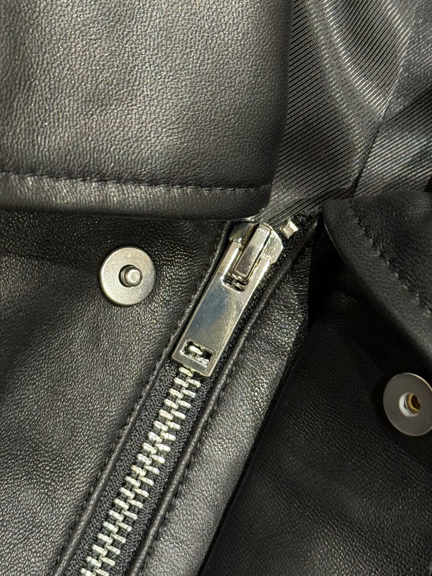 Кожаные Куртки И Дублёнки Мужские Saint Laurent 715784