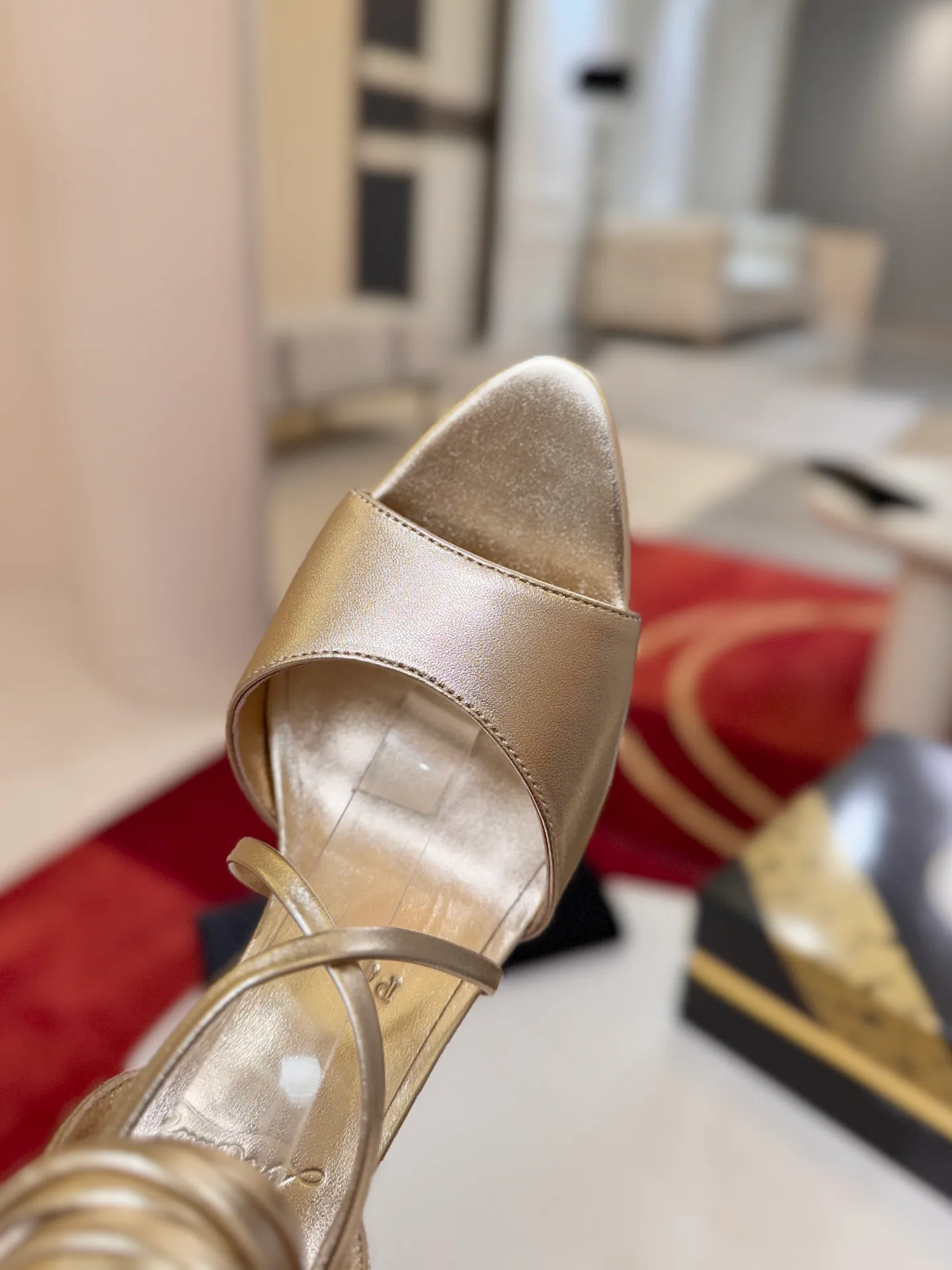 Босоножки Женские Christian Louboutin 19570906