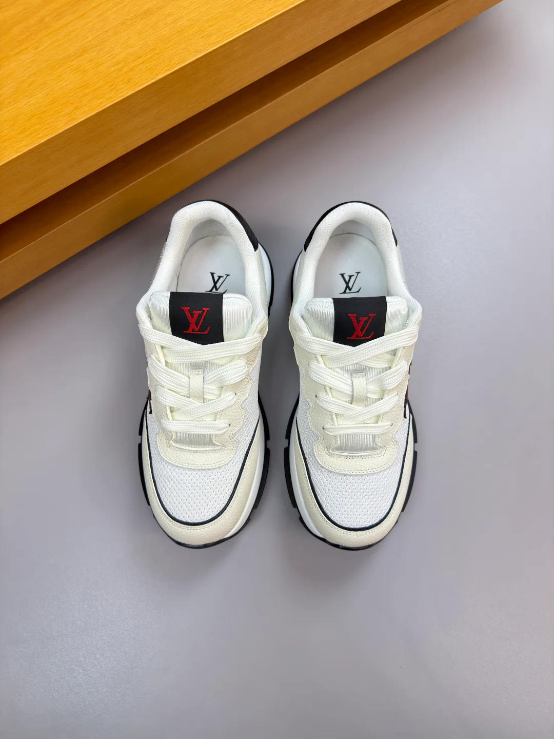 Кроссовки Мужские Louis Vuitton 9898470