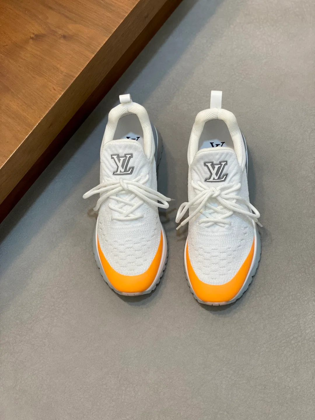 Кроссовки Мужские Louis Vuitton 18078943