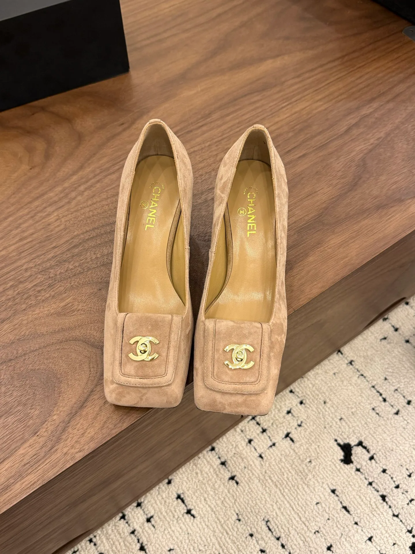 Туфли Женские Chanel 19080190
