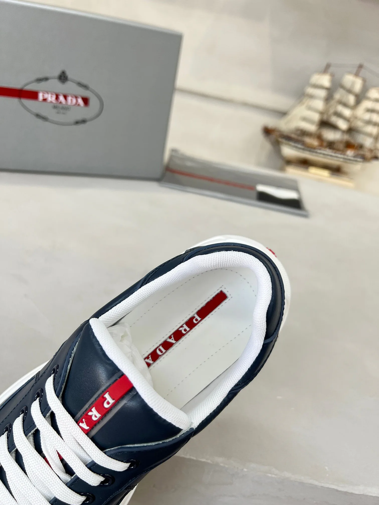 Кроссовки Женские Prada 15120