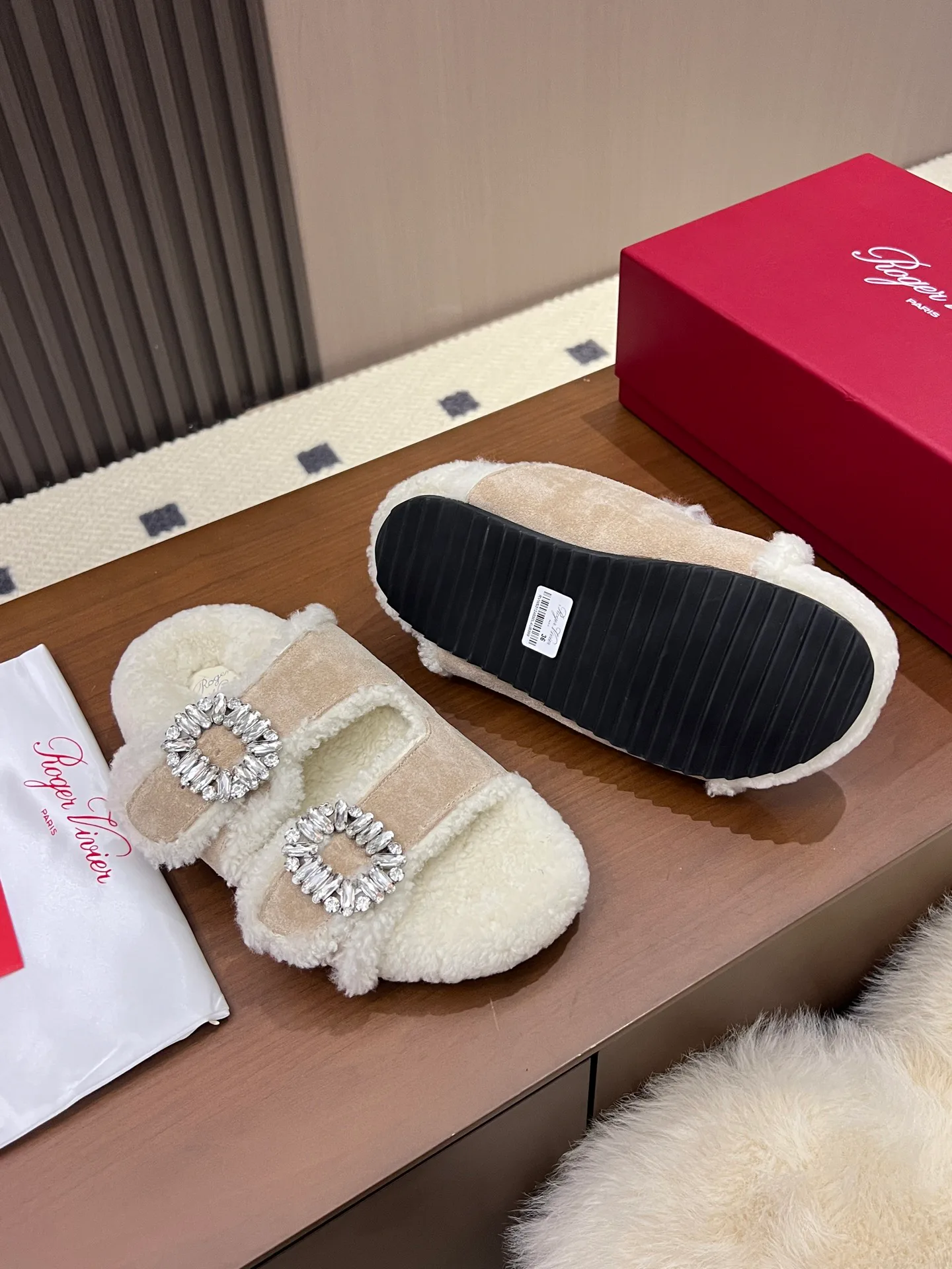 Тапочки Женские Roger Vivier 18877009